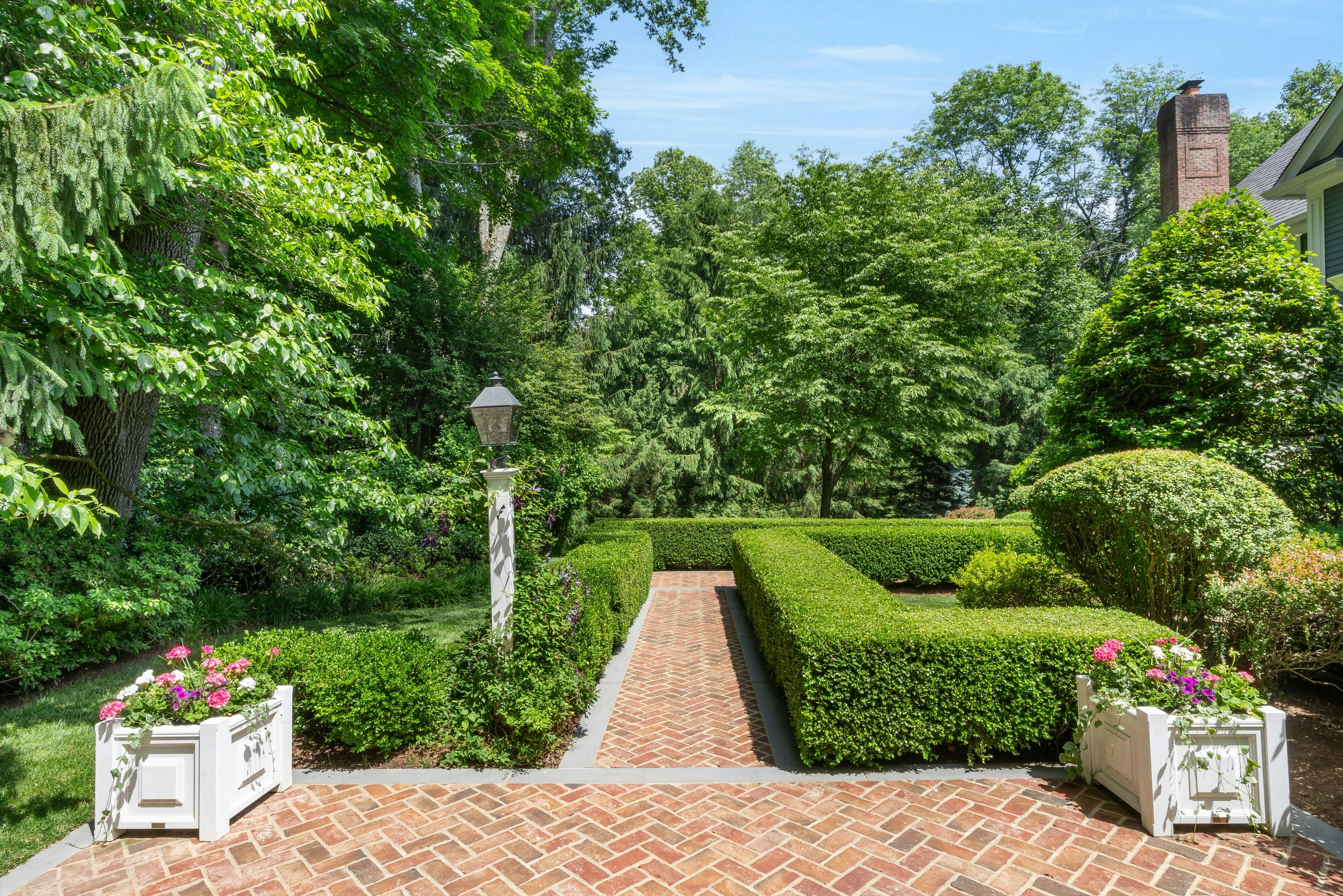 8 Michael Road 