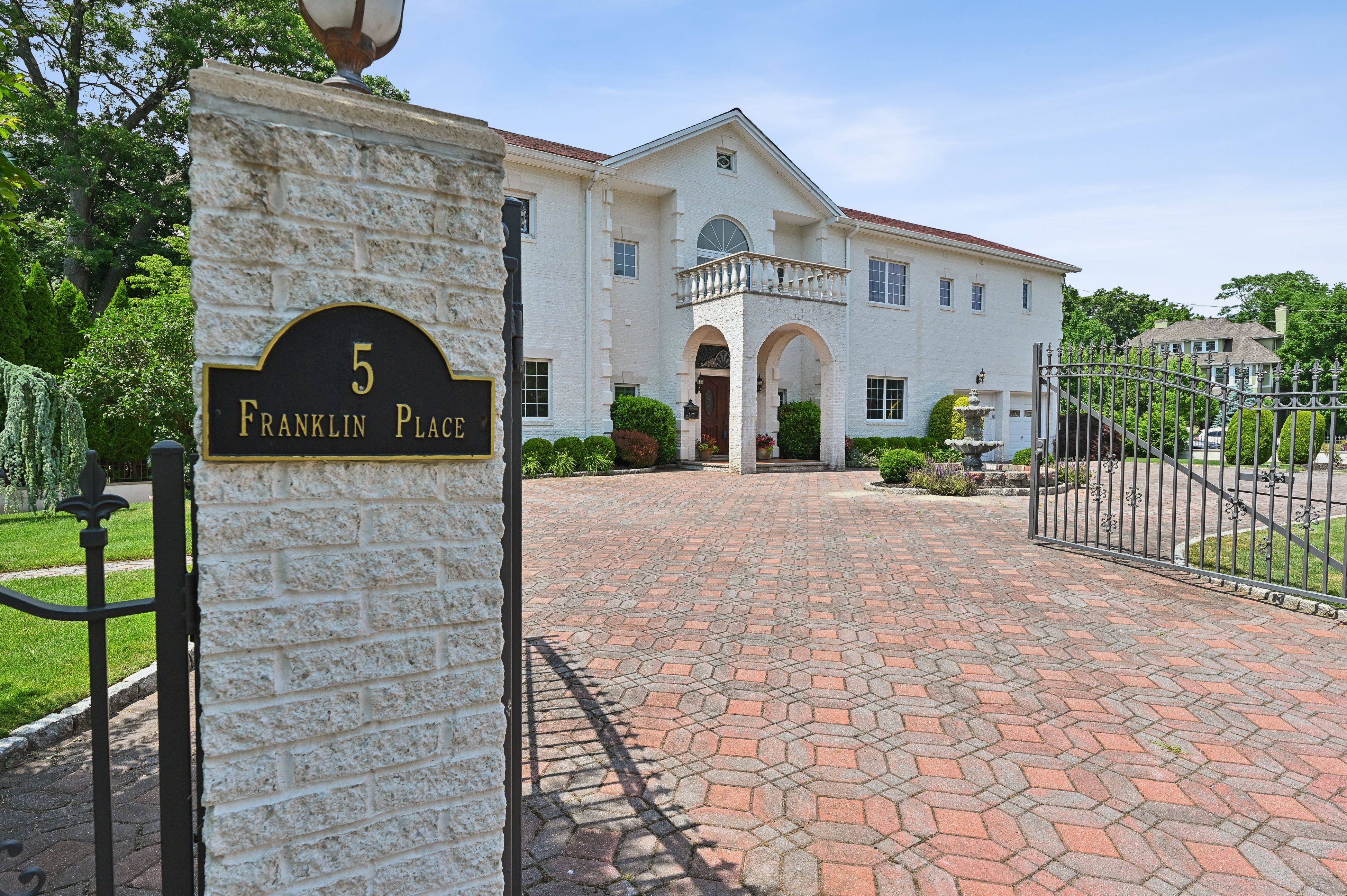 5 Franklin Pl 