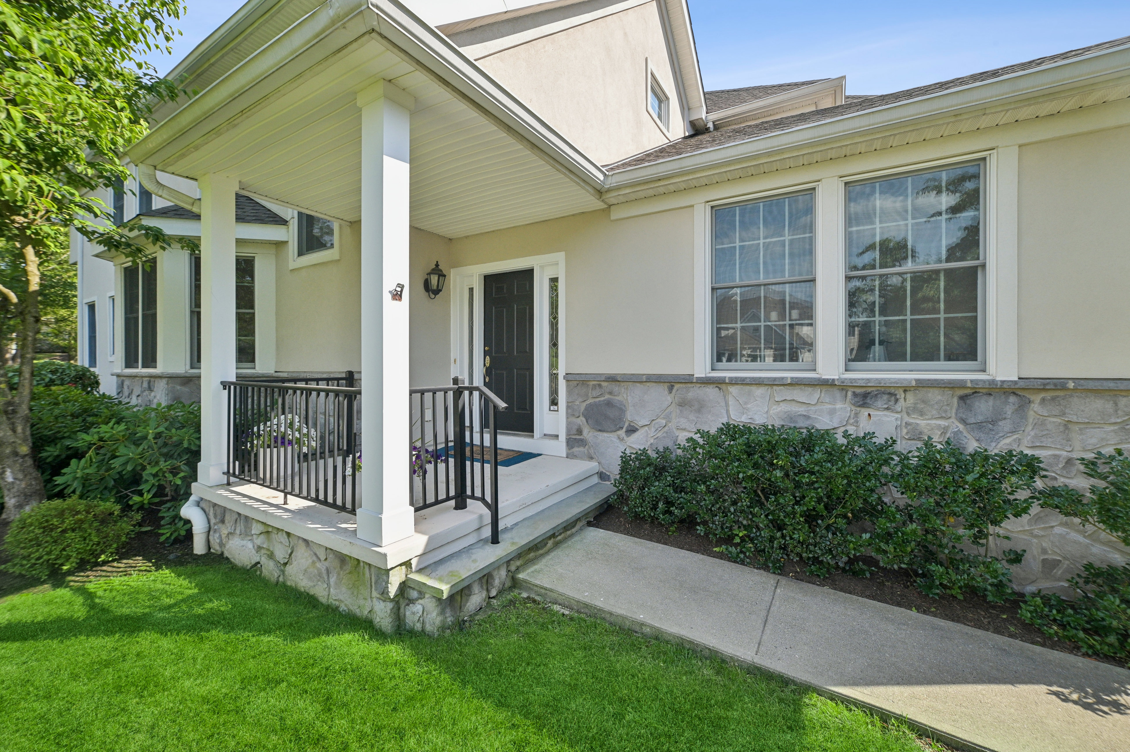 27 Benedict Crescent 