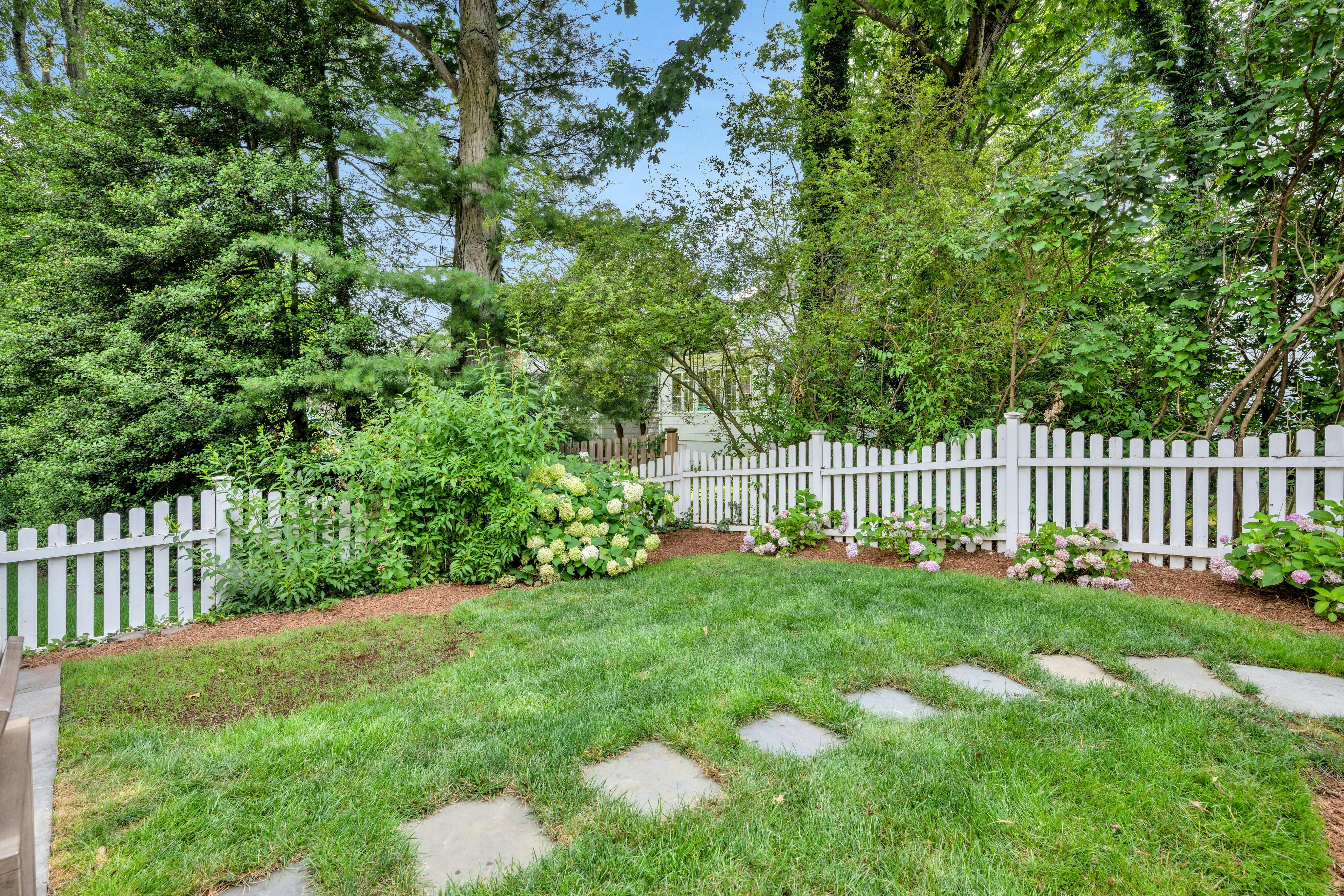 20 Meadowbrook Road 