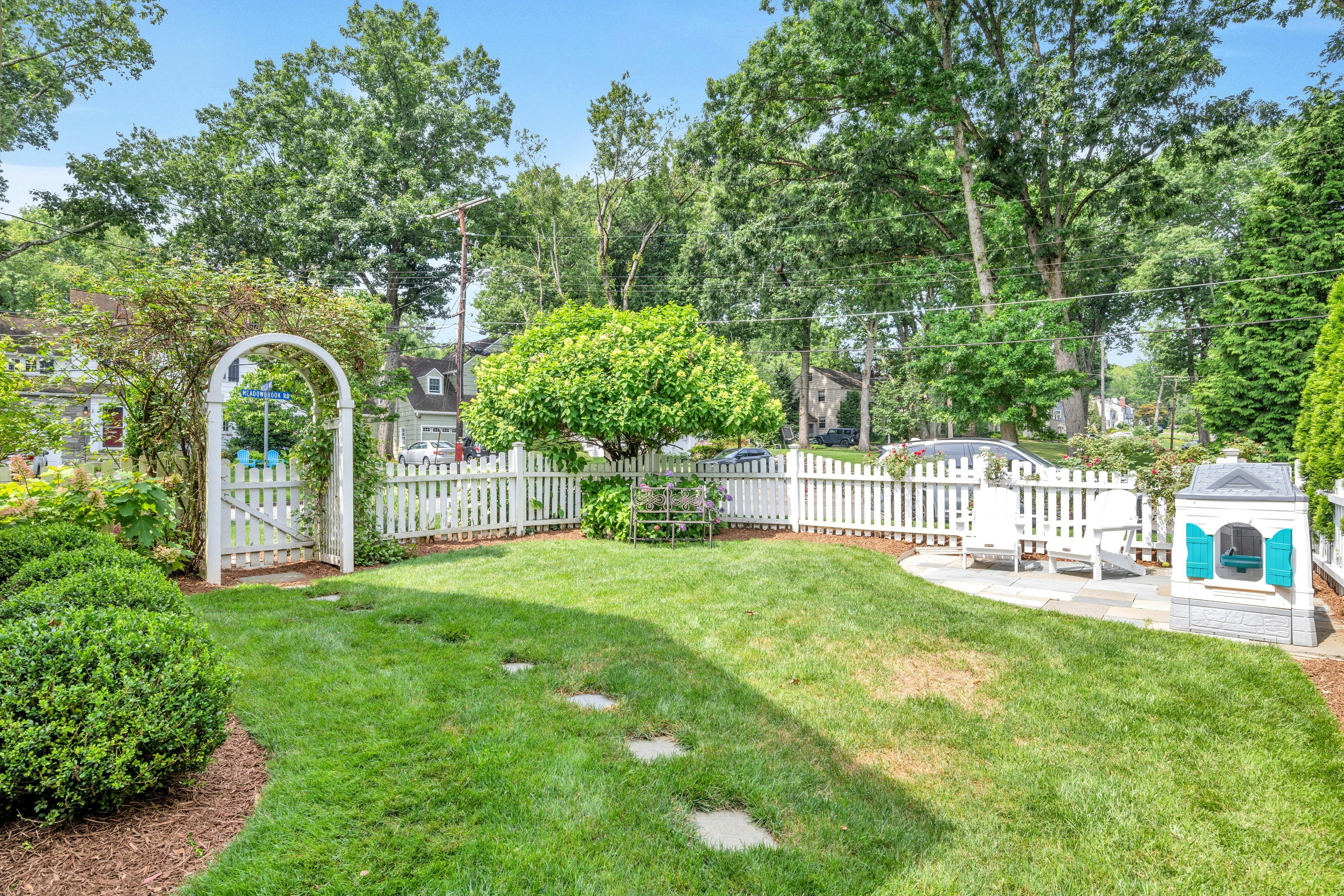 20 Meadowbrook Road 