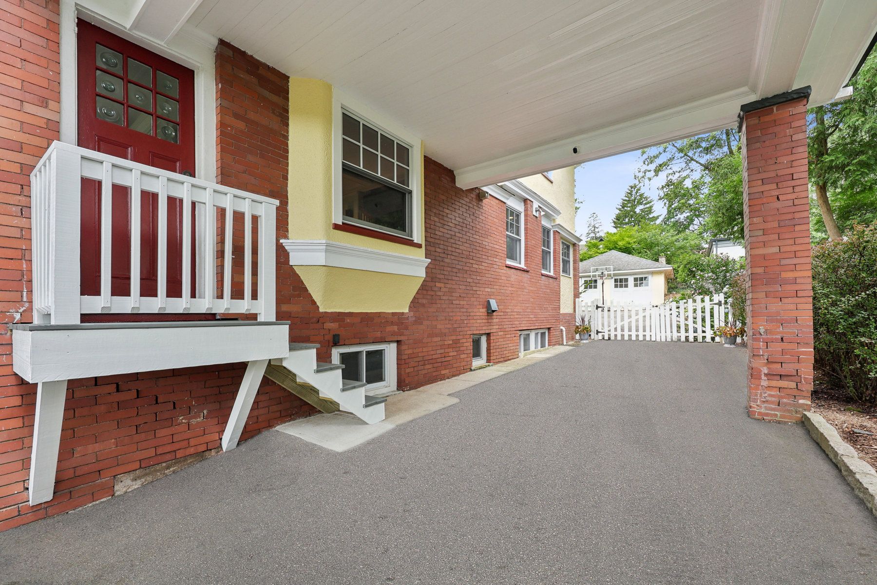 10 Harrison Ave 