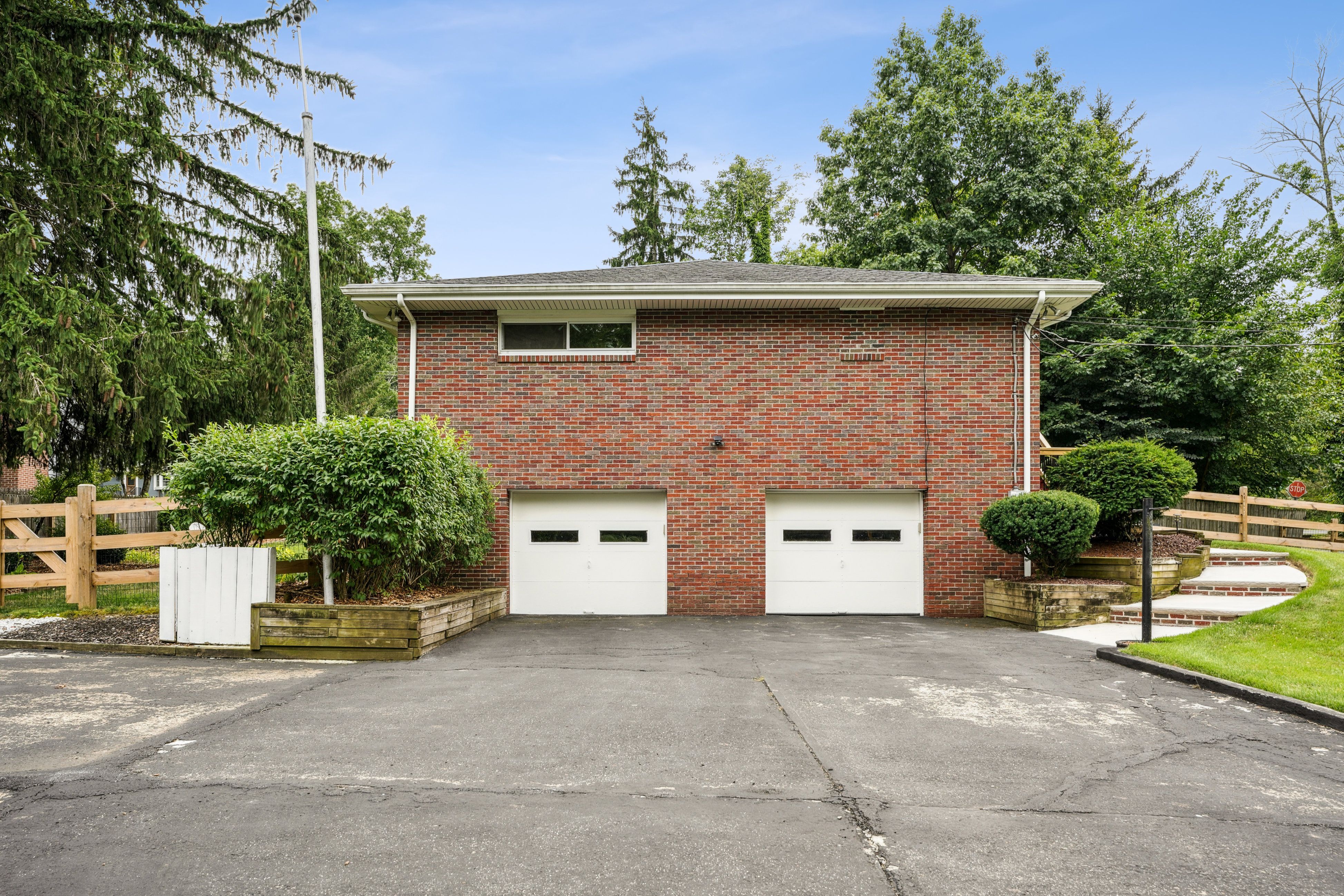 863 Mountain Avenue (aka 188 Yale Avenue)