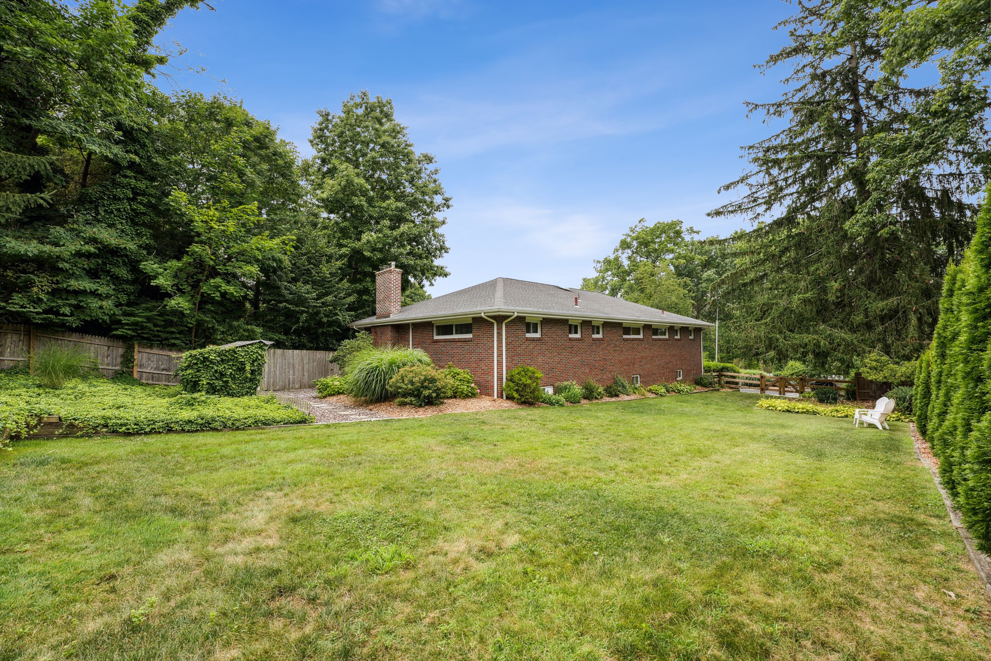 863 Mountain Avenue (aka 188 Yale Avenue)