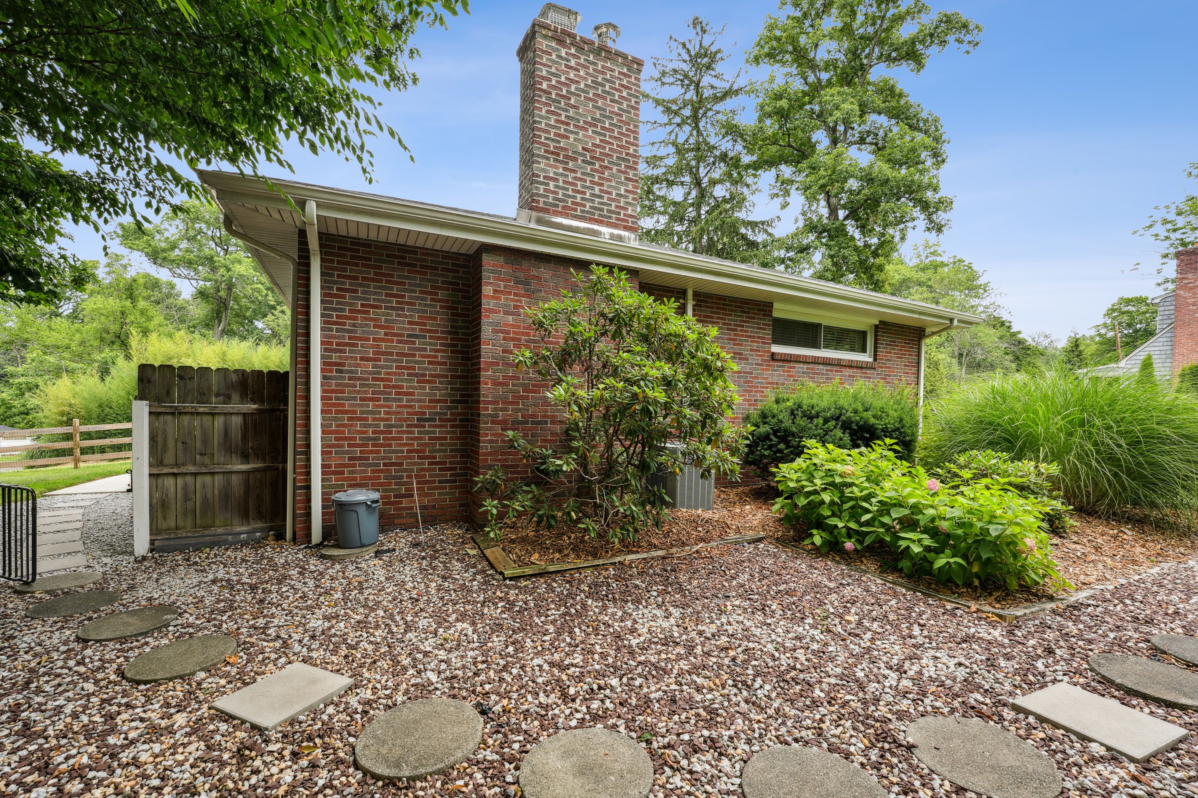 863 Mountain Avenue (aka 188 Yale Avenue)