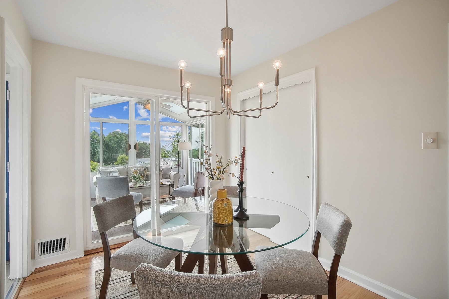 25 Mayfair Pl 