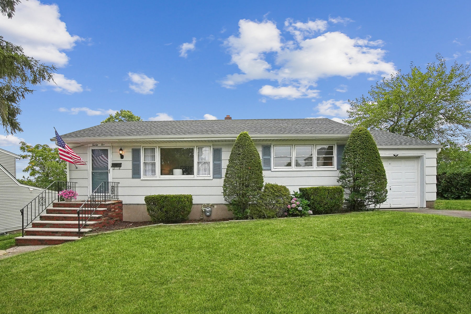 25 Mayfair Pl 
