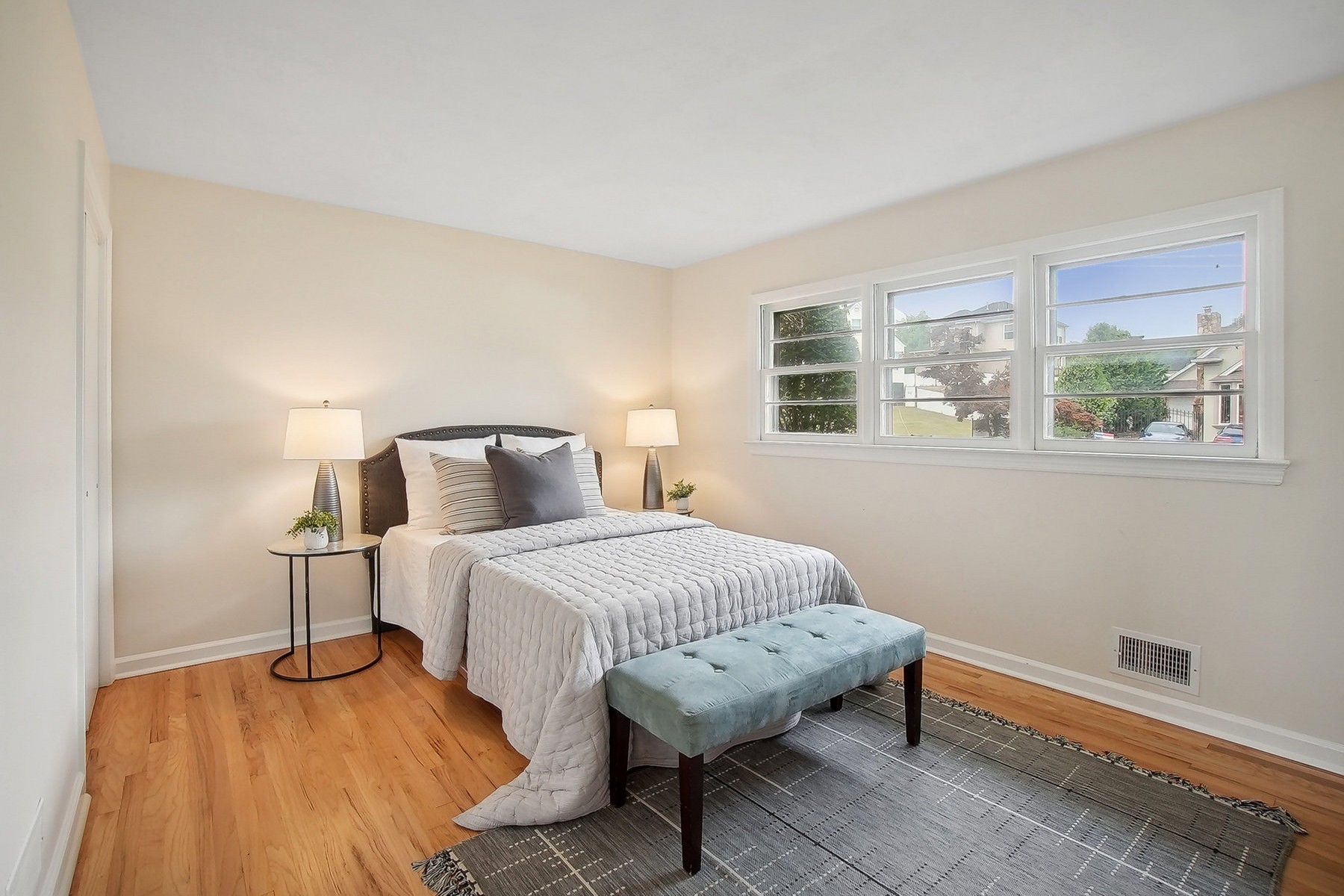 25 Mayfair Pl 
