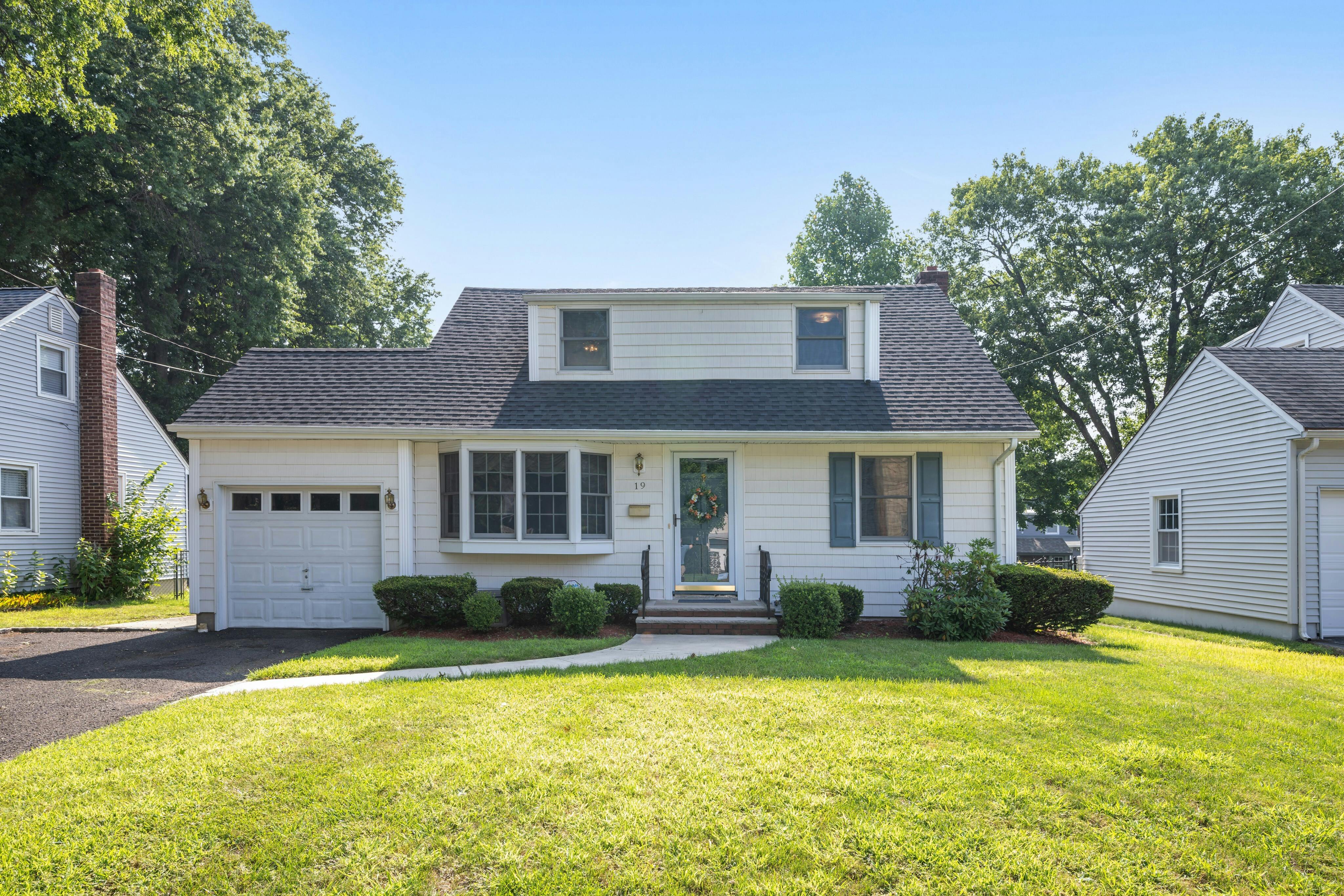 19 Middle Avenue 