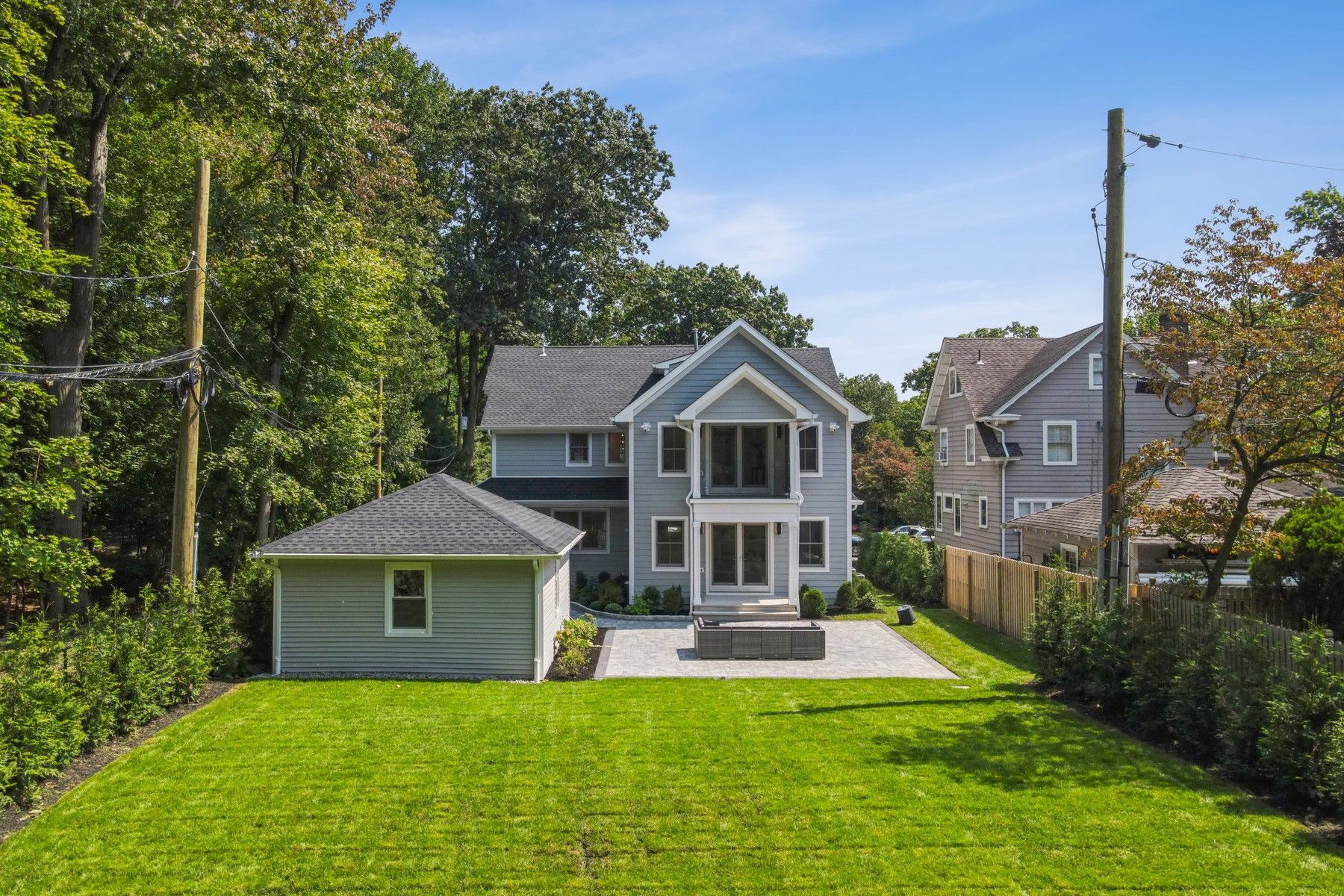 670 Ridgewood Ave 