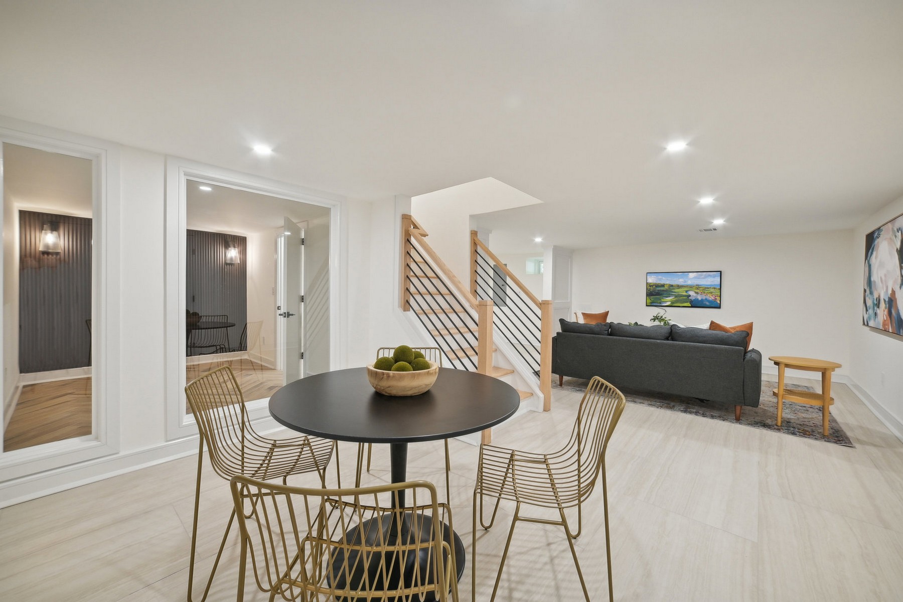 670 Ridgewood Ave 