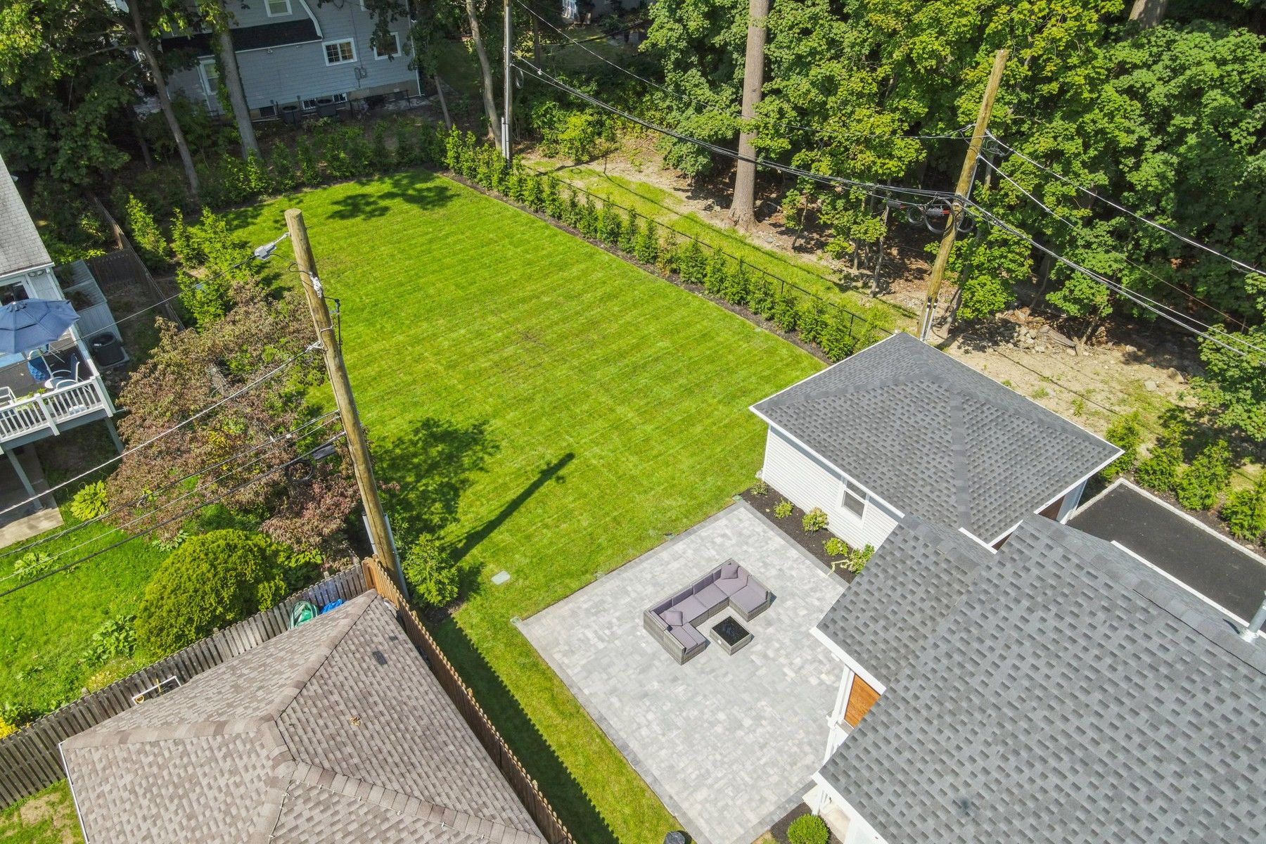 670 Ridgewood Ave 