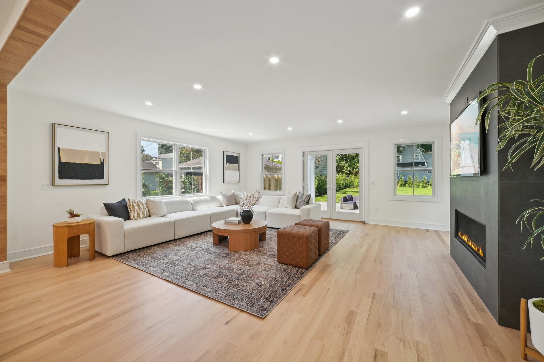670 Ridgewood Ave 