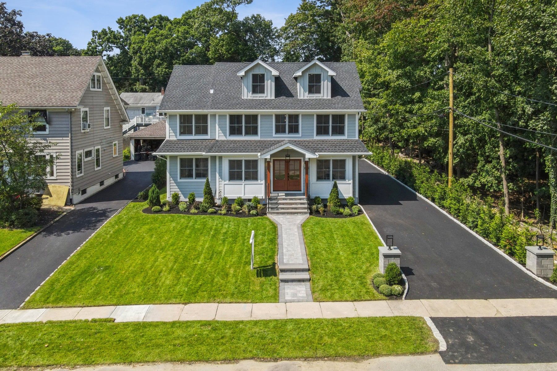 670 Ridgewood Ave 