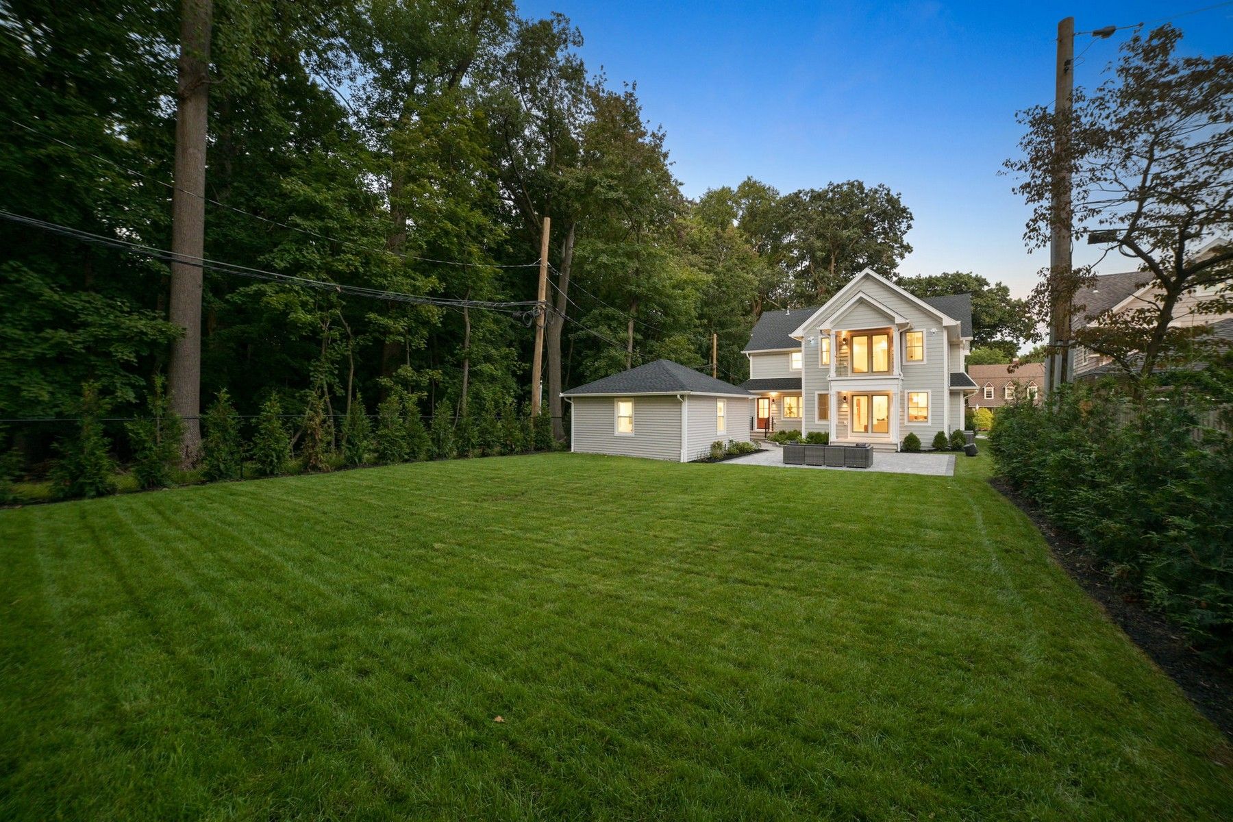 670 Ridgewood Ave 