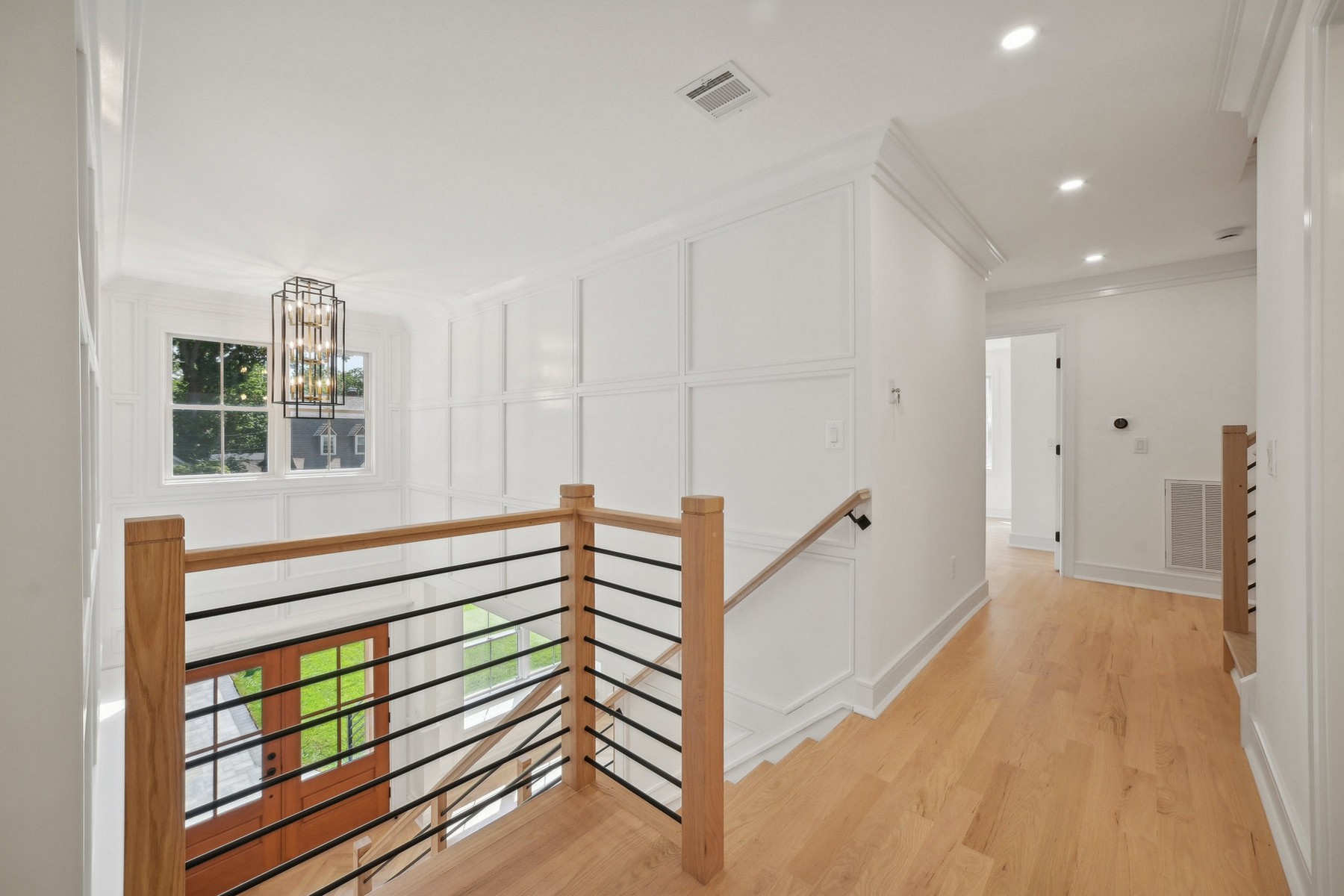 670 Ridgewood Ave 