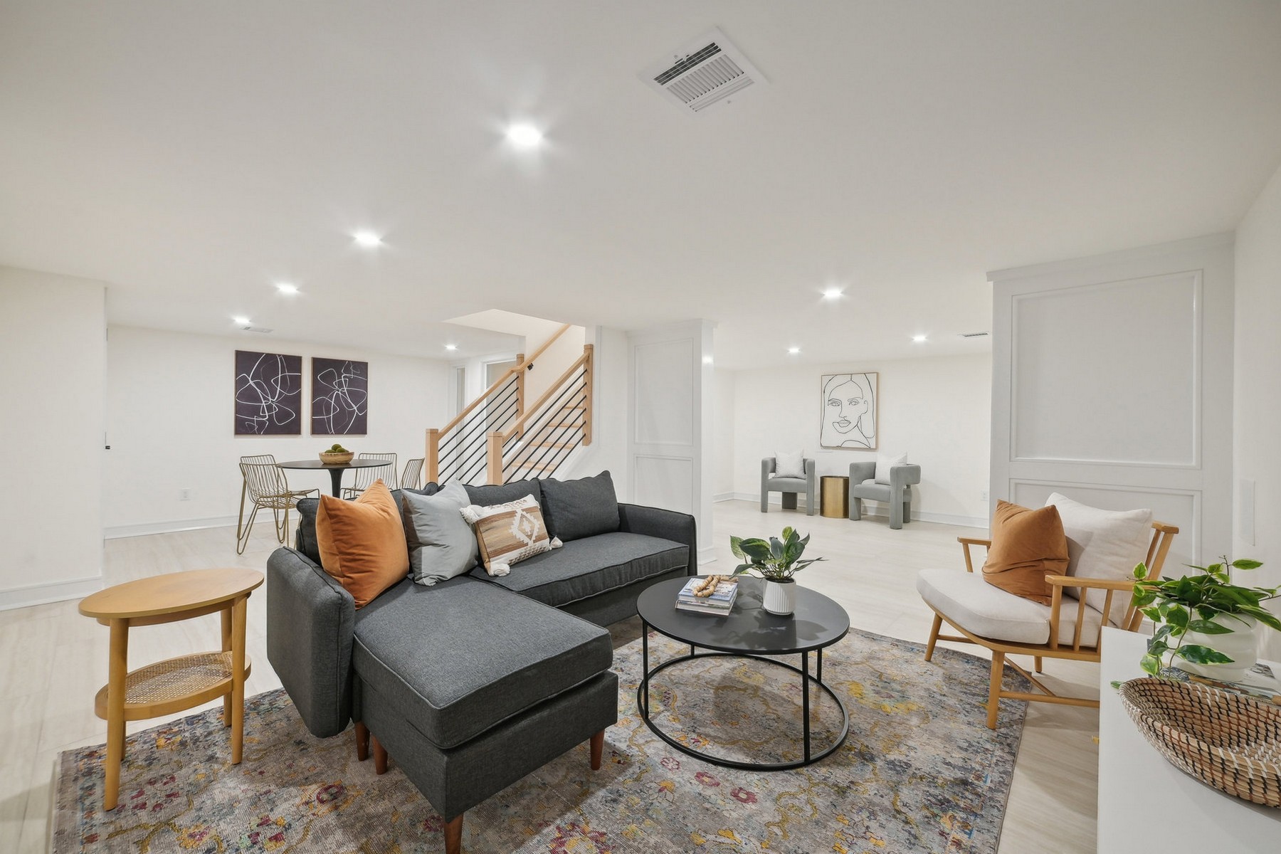 670 Ridgewood Ave 
