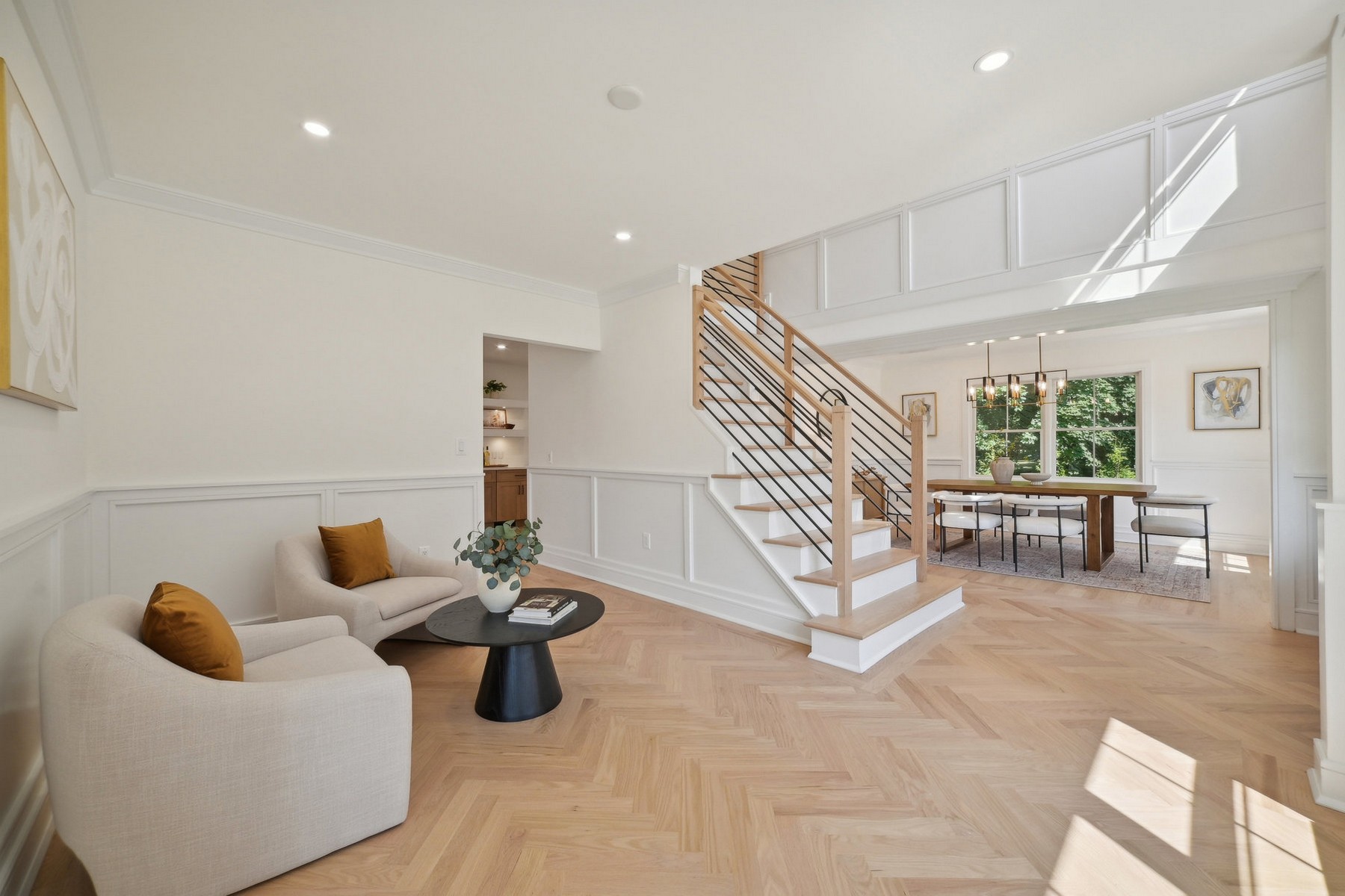 670 Ridgewood Ave 