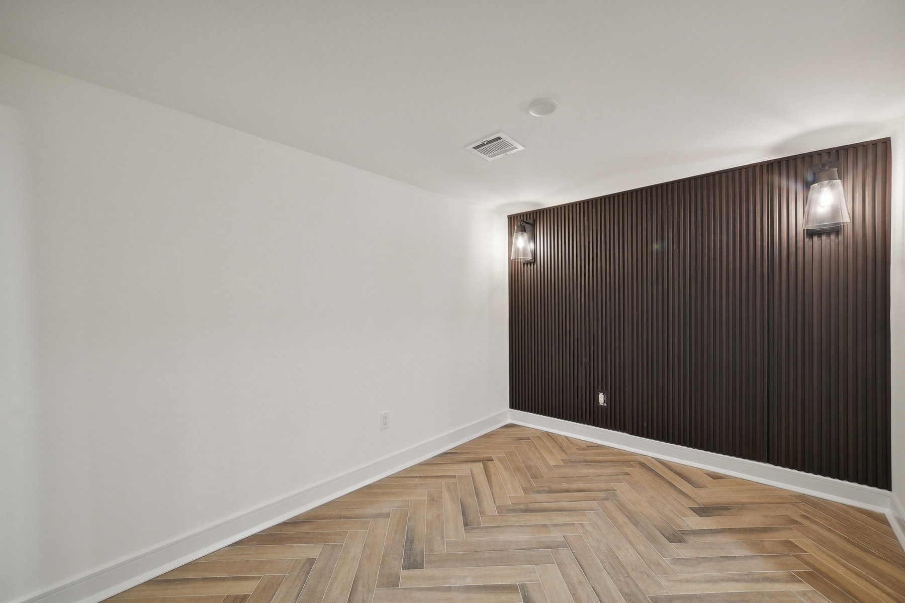 670 Ridgewood Ave 