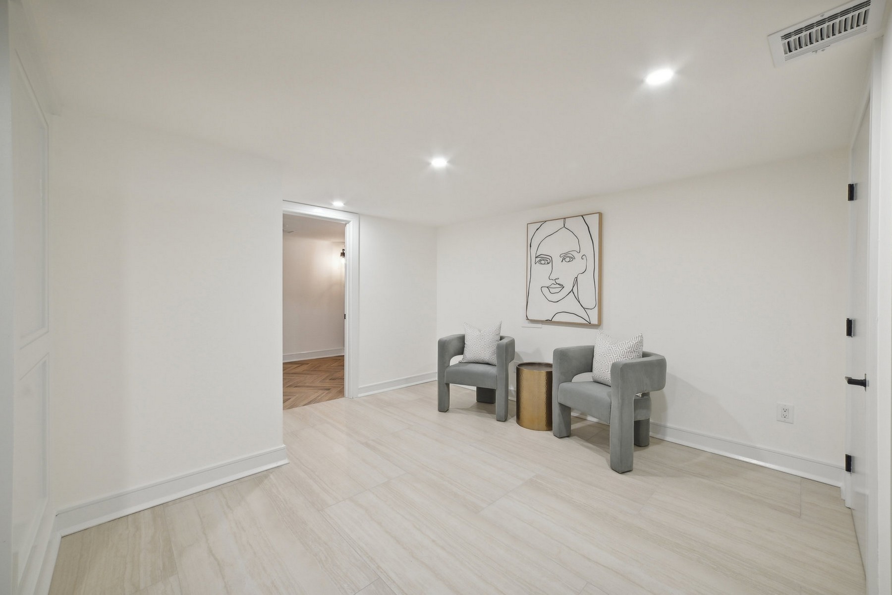 670 Ridgewood Ave 