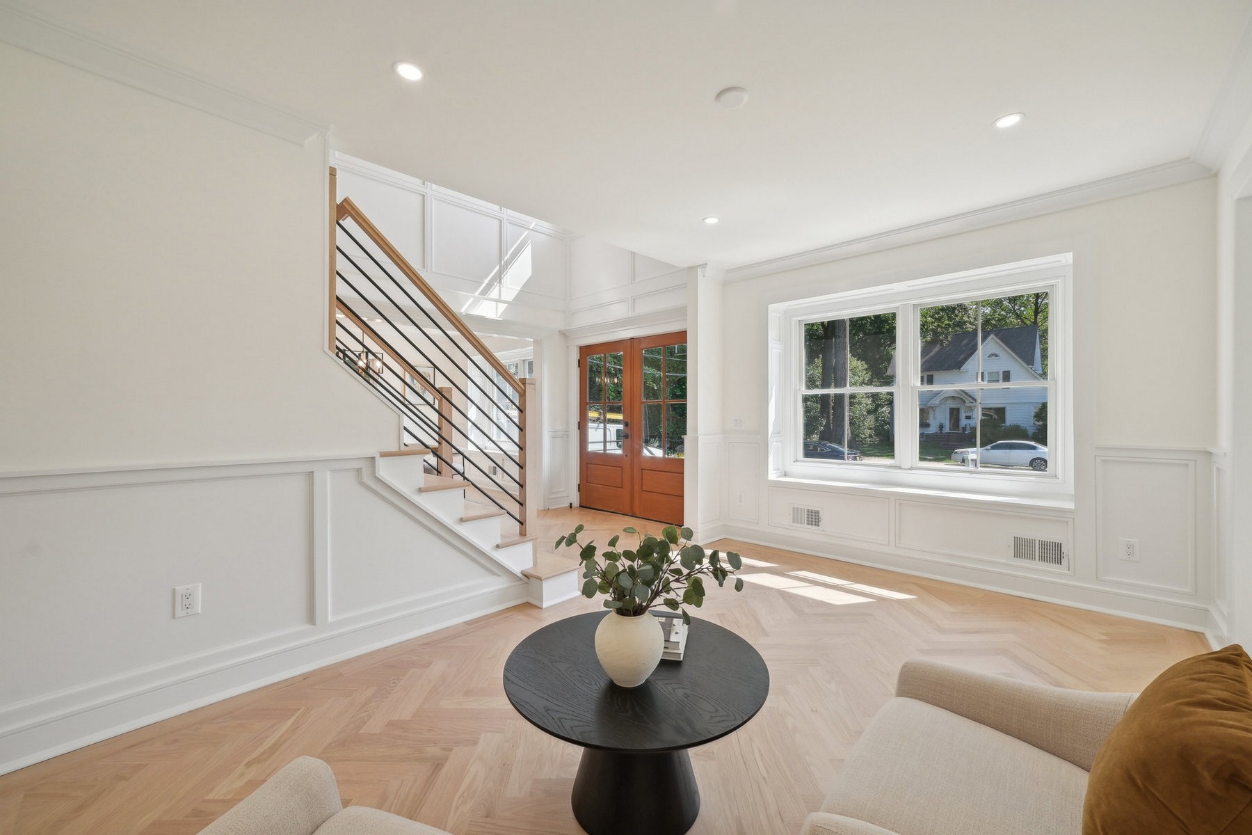 670 Ridgewood Ave 