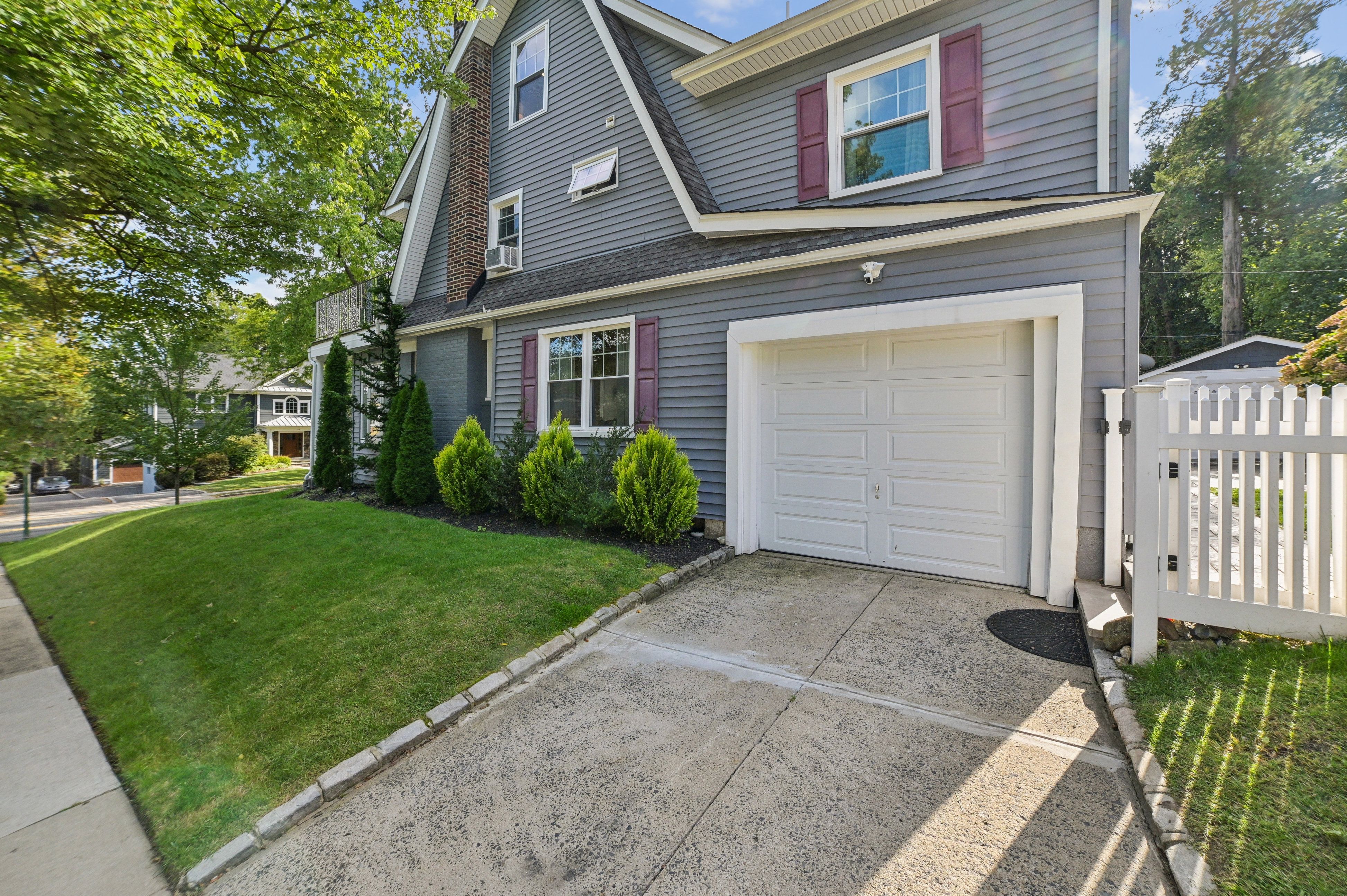 227 Walton Ave 