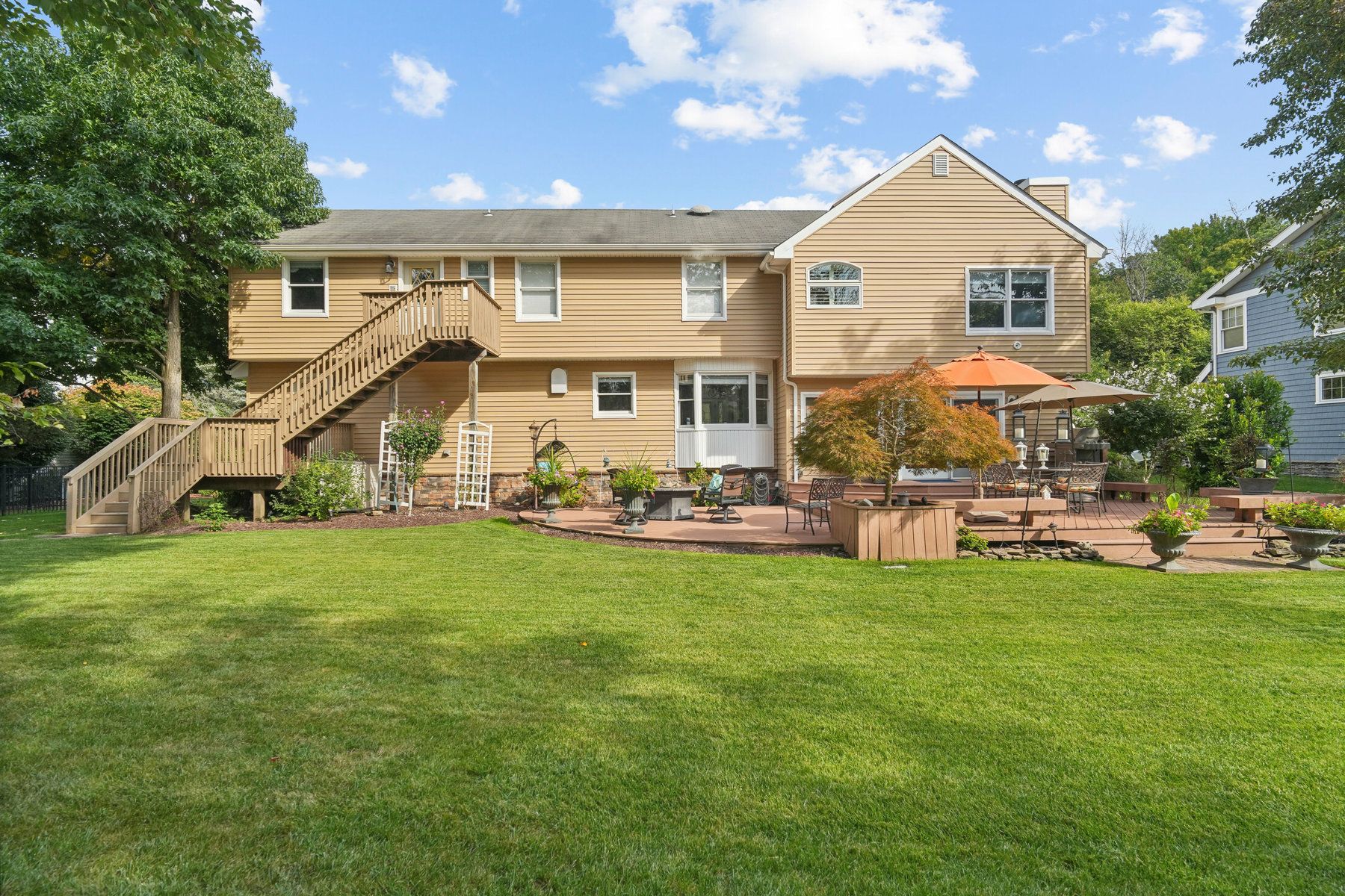 15 Woodside Ave 