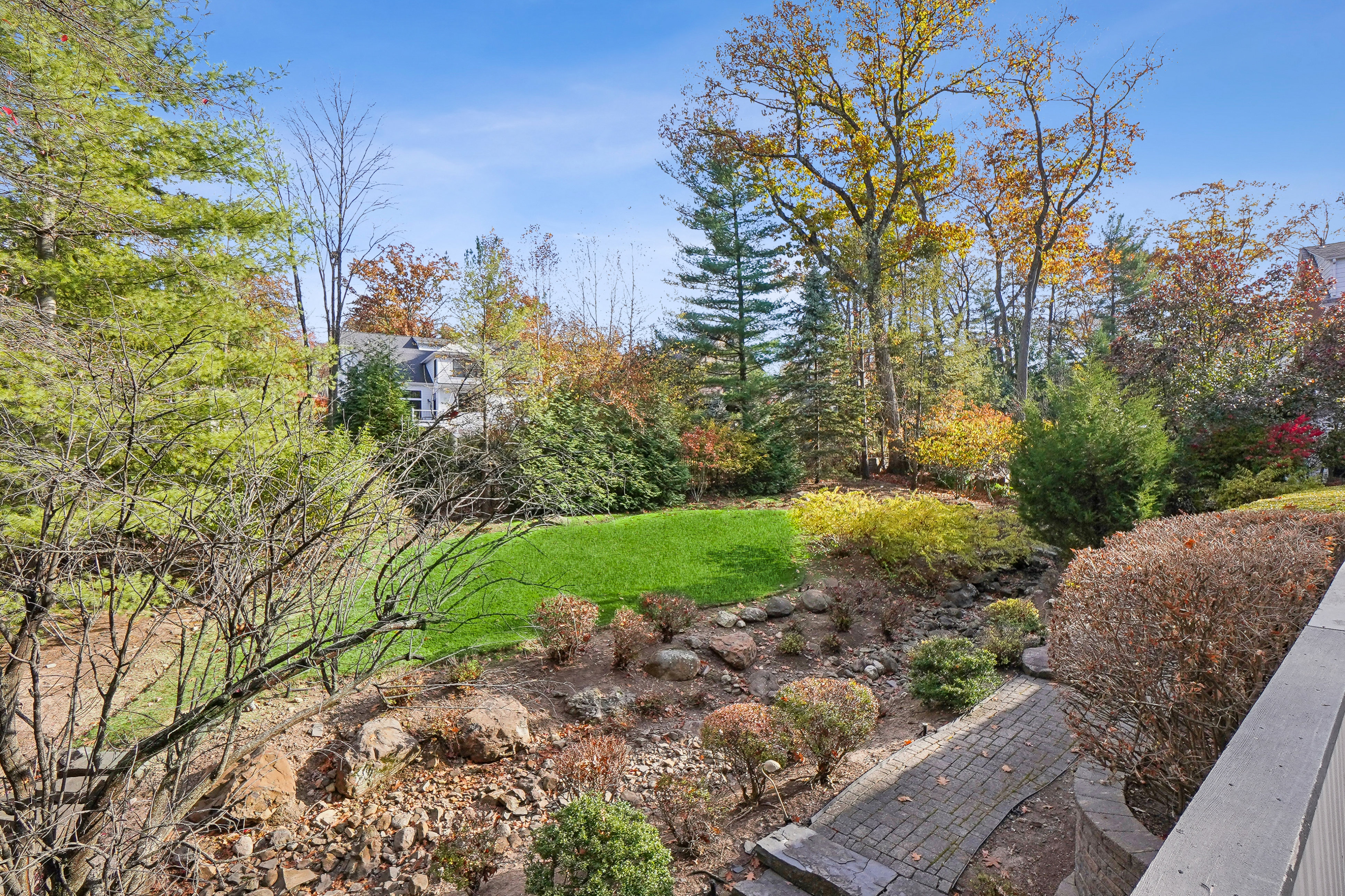 33 Upland Way 
