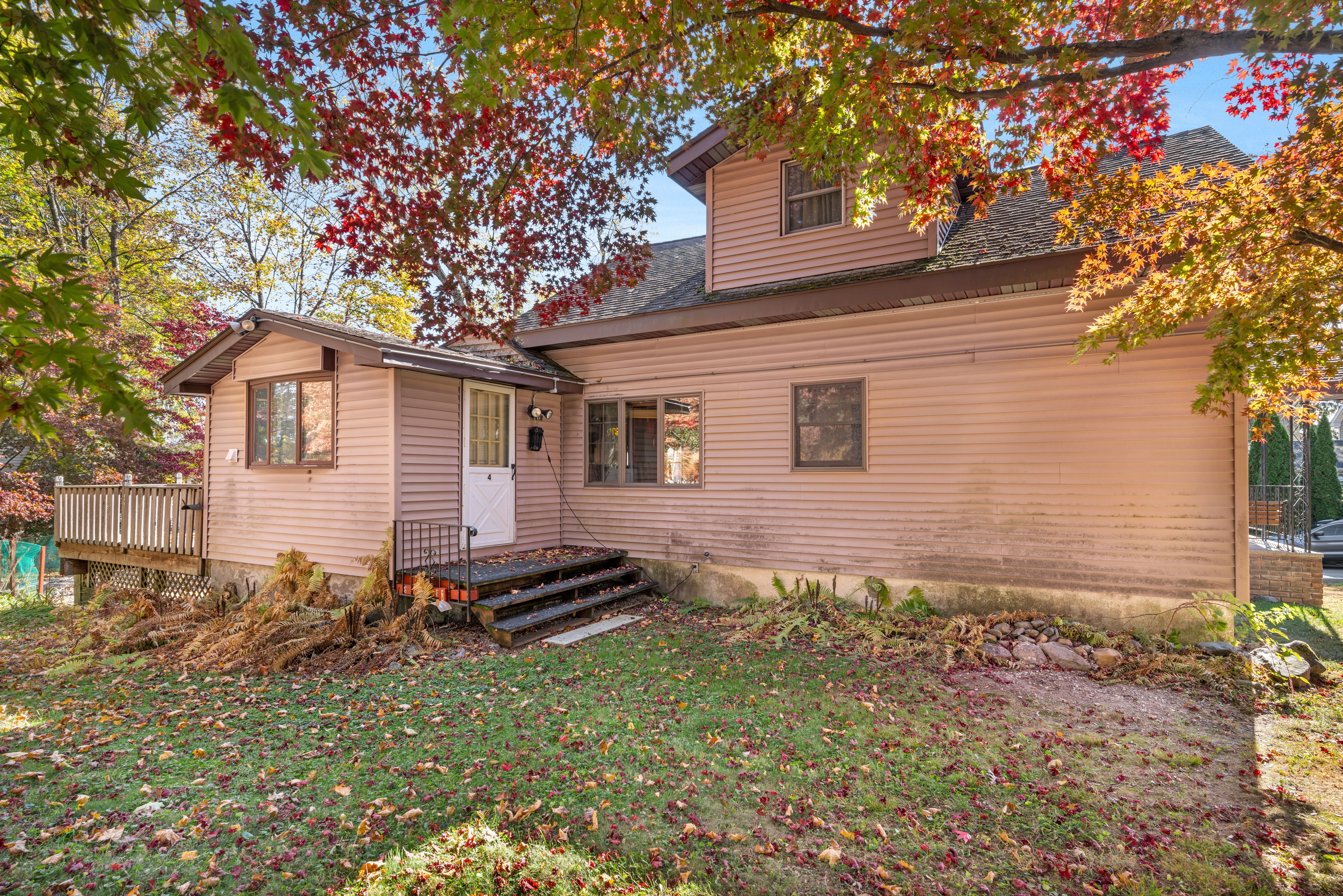 4 Lakeview Drive 