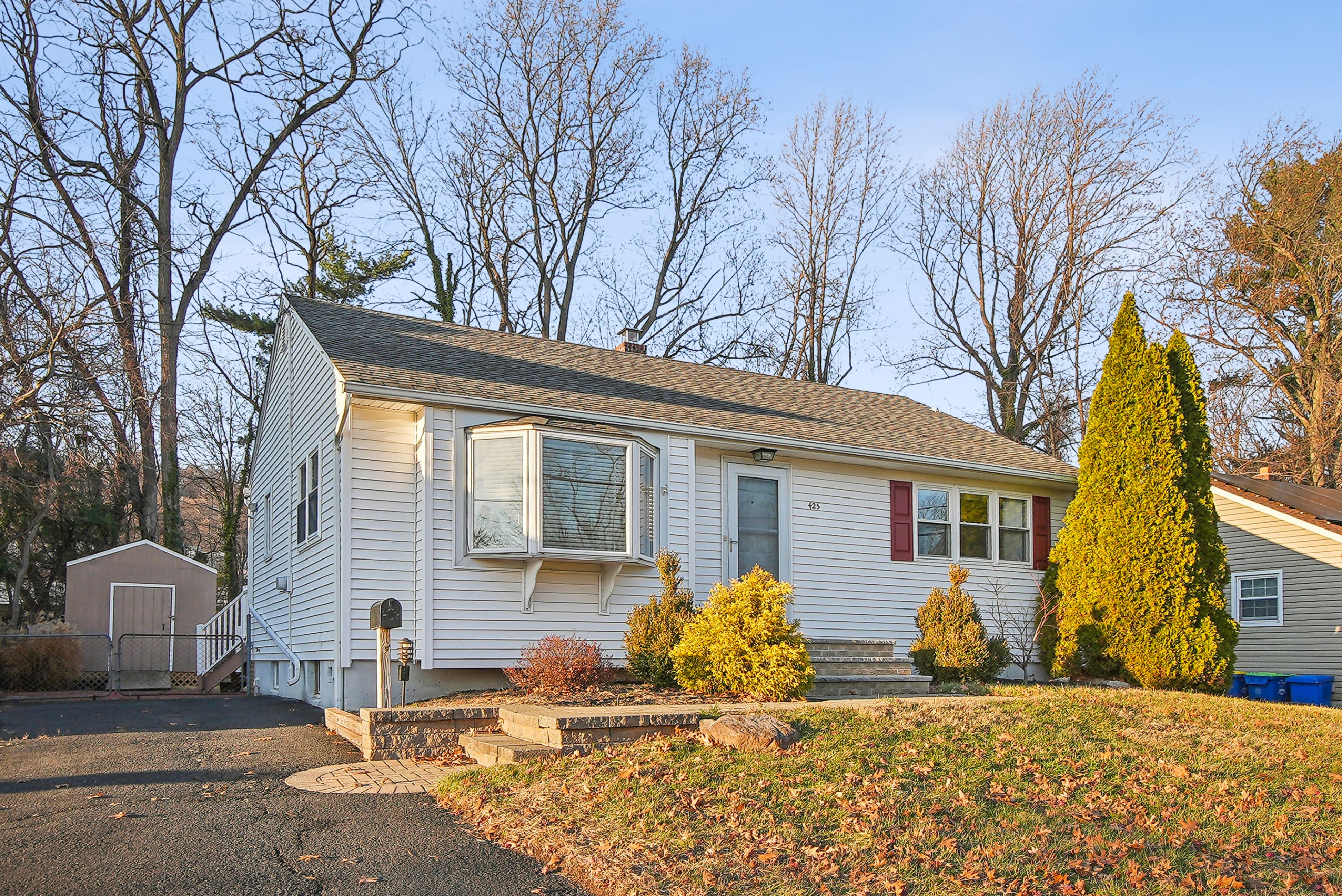425 Richard Way 