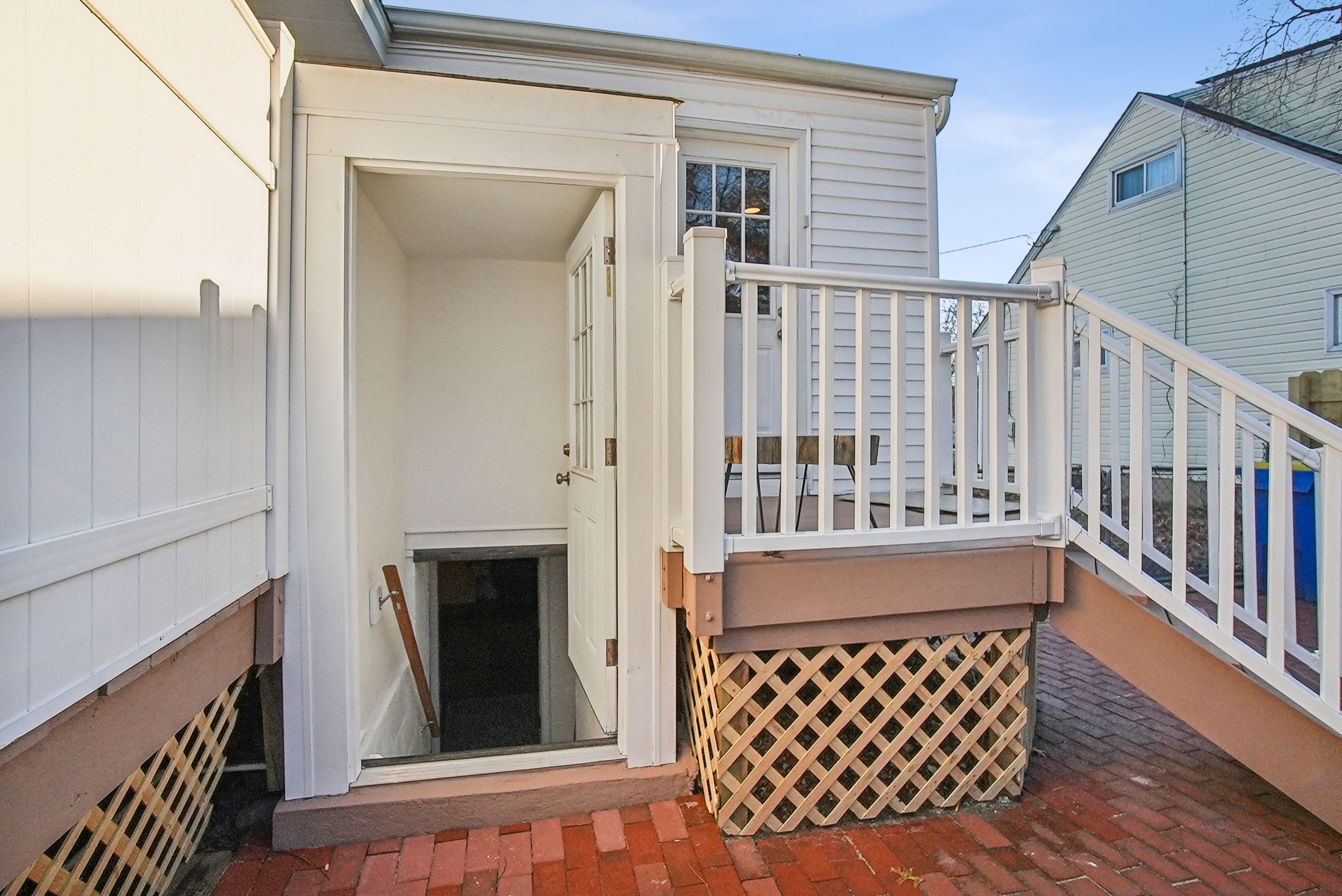425 Richard Way 