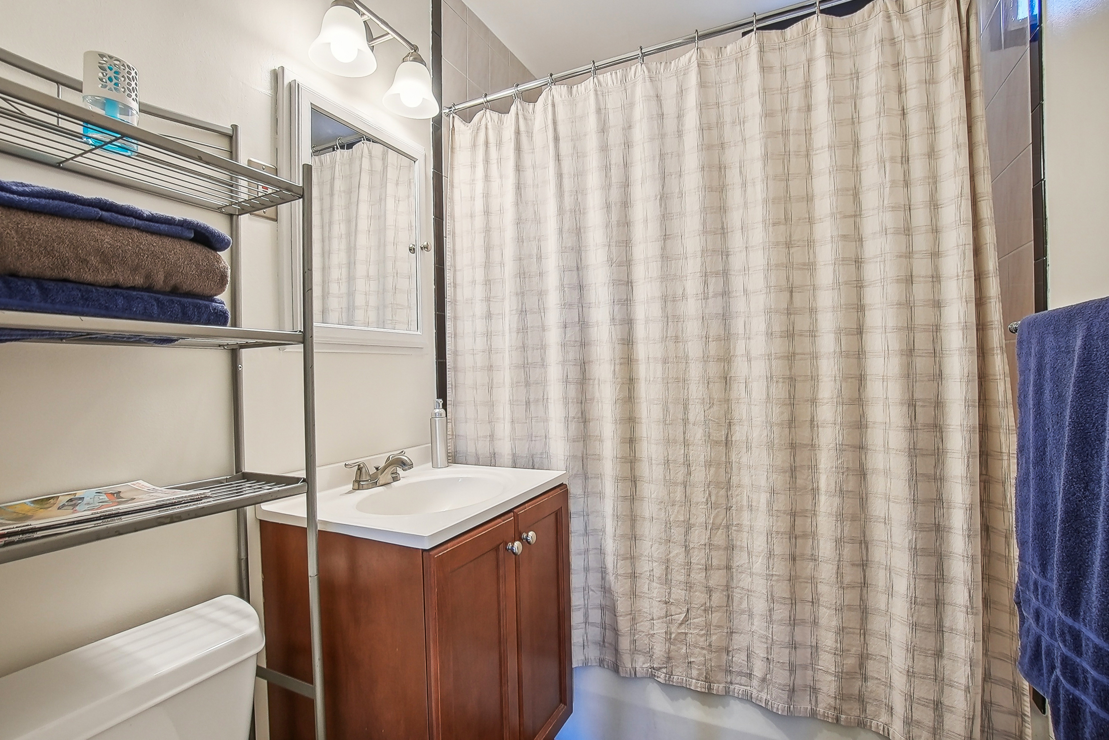 425 Richard Way 