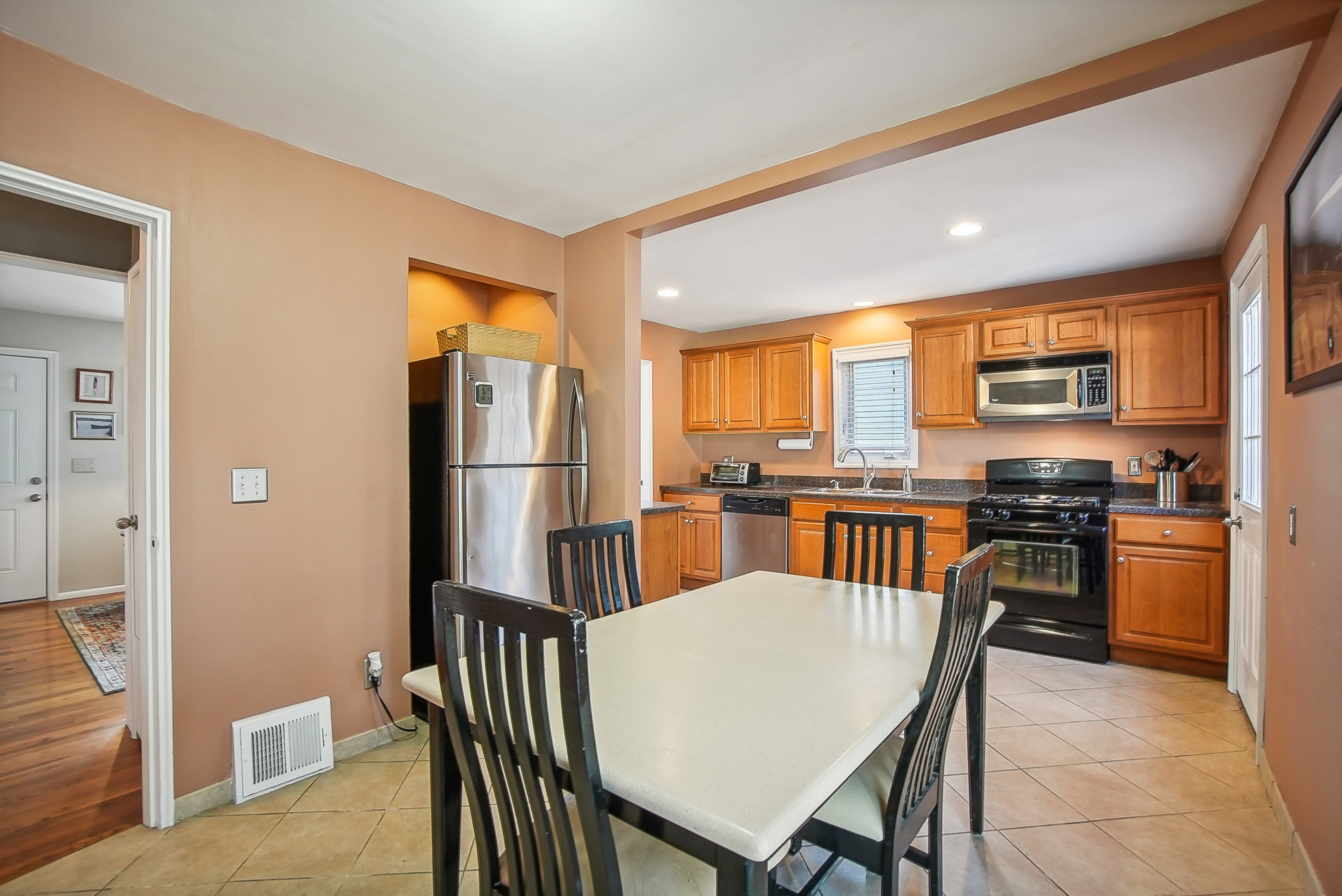425 Richard Way 