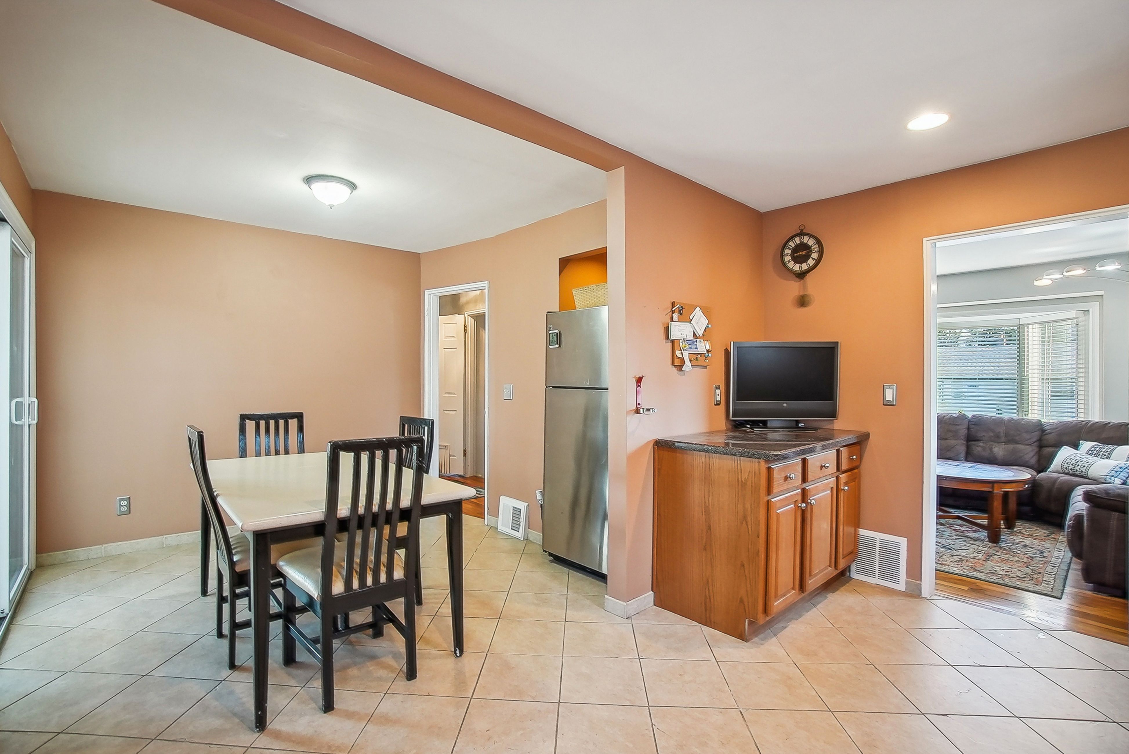 425 Richard Way 