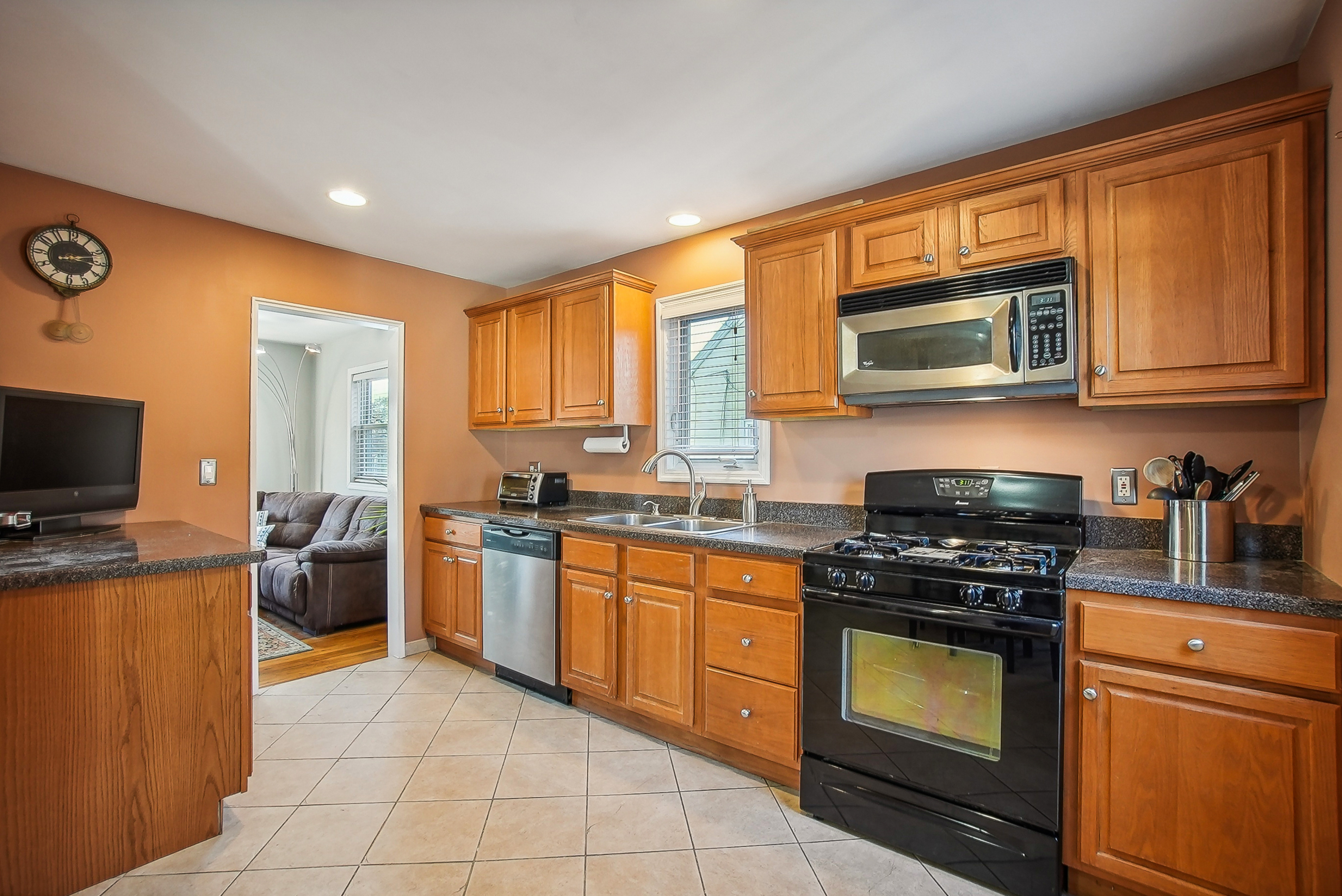 425 Richard Way 