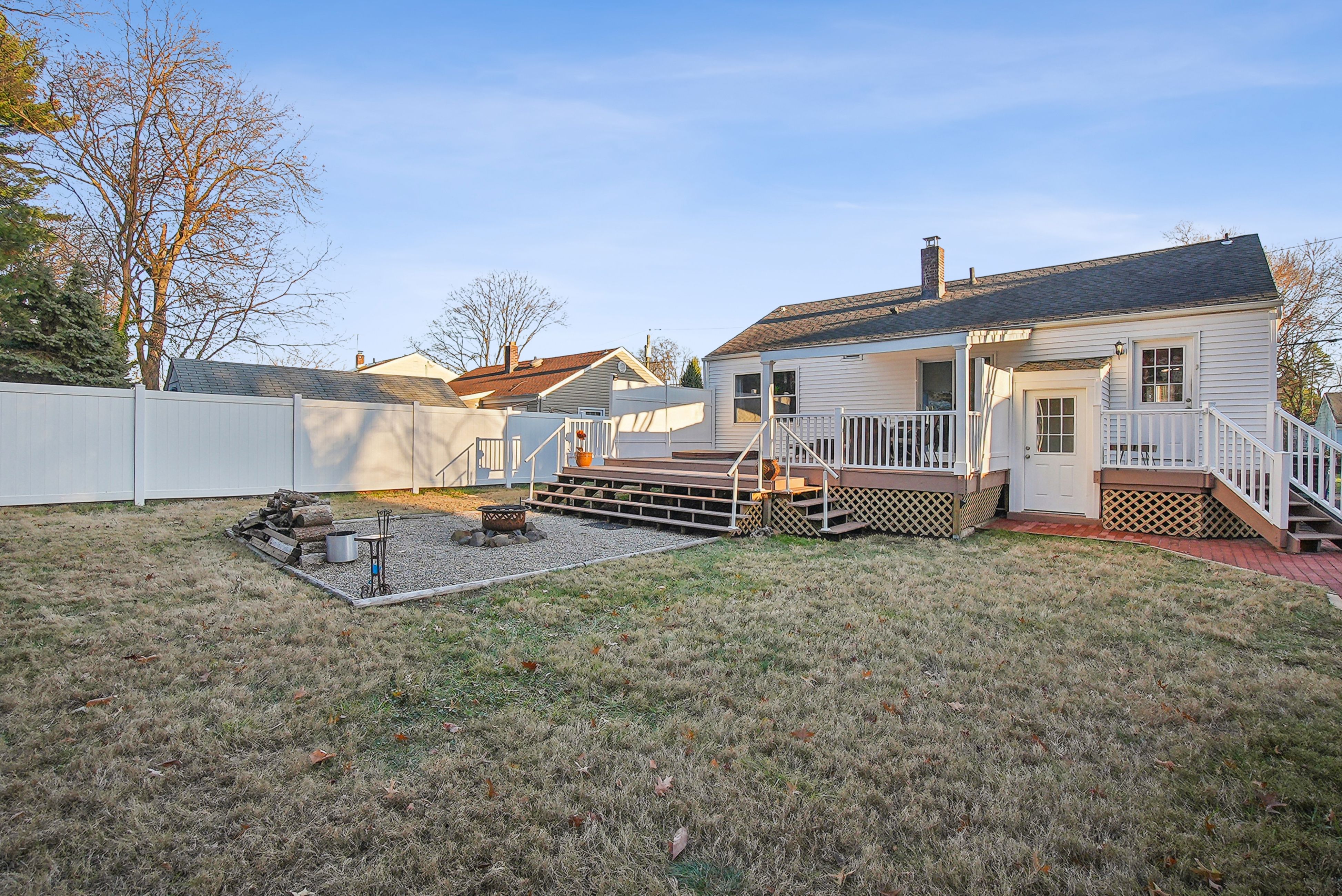 425 Richard Way 