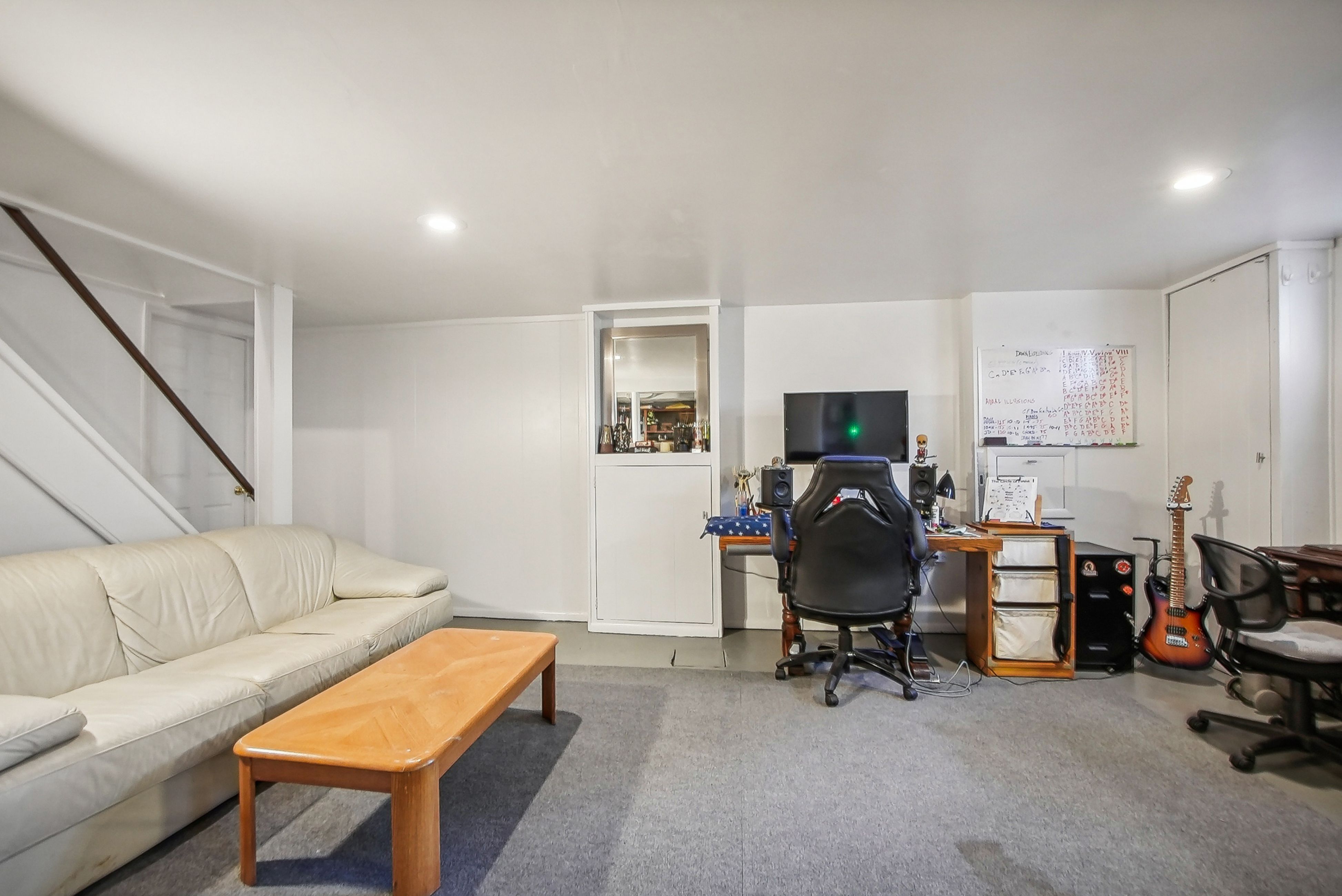 425 Richard Way 