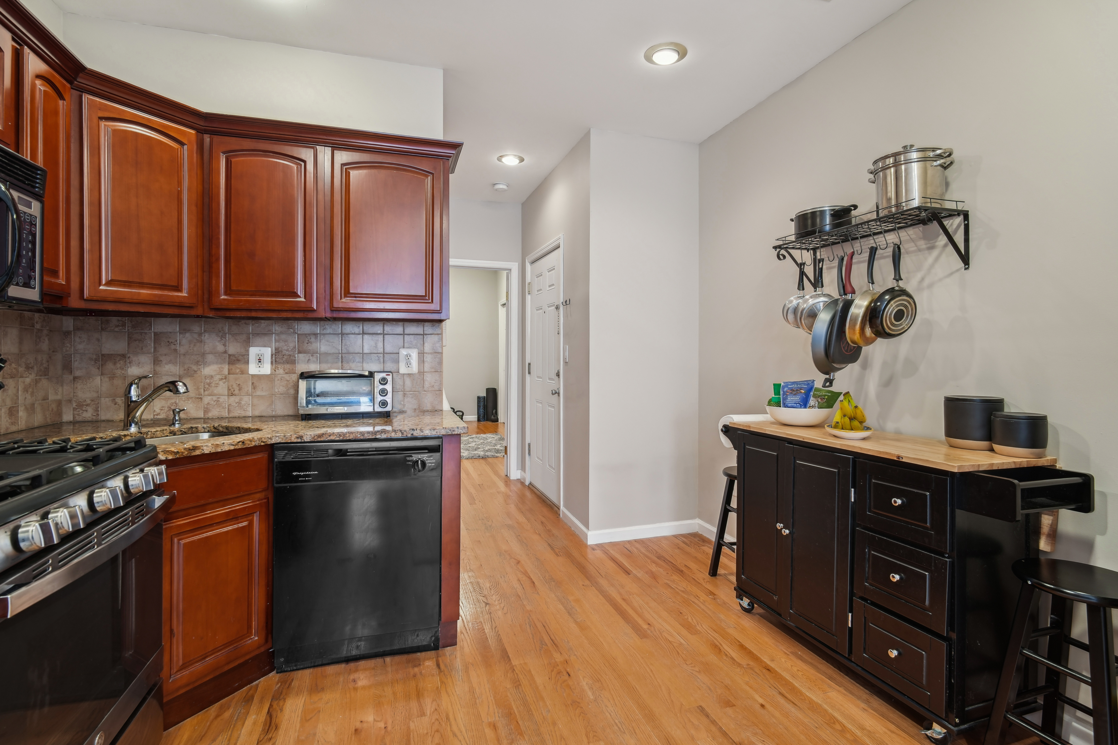 142 Webster Avenue , #2L 