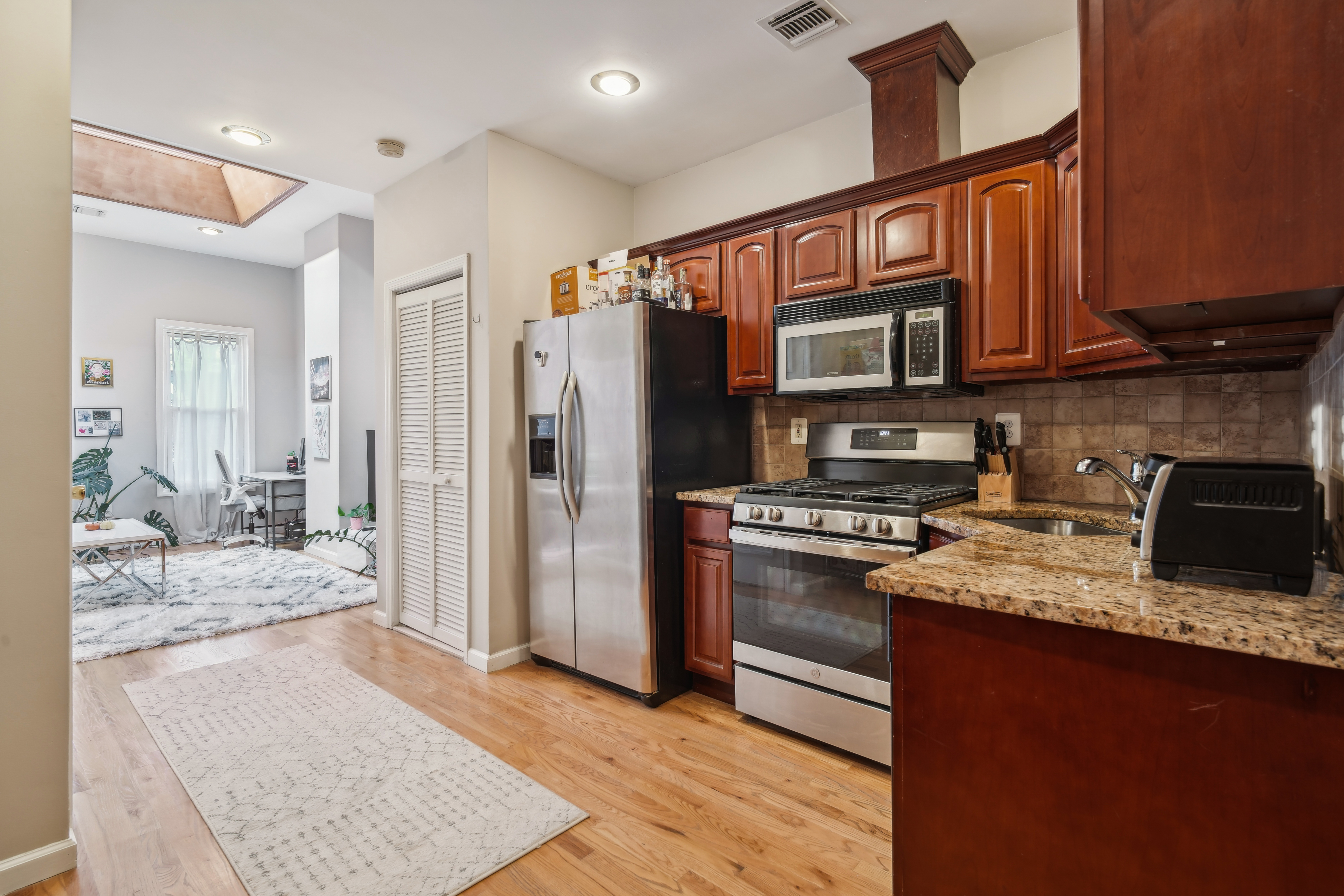 142 Webster Avenue , #2L 