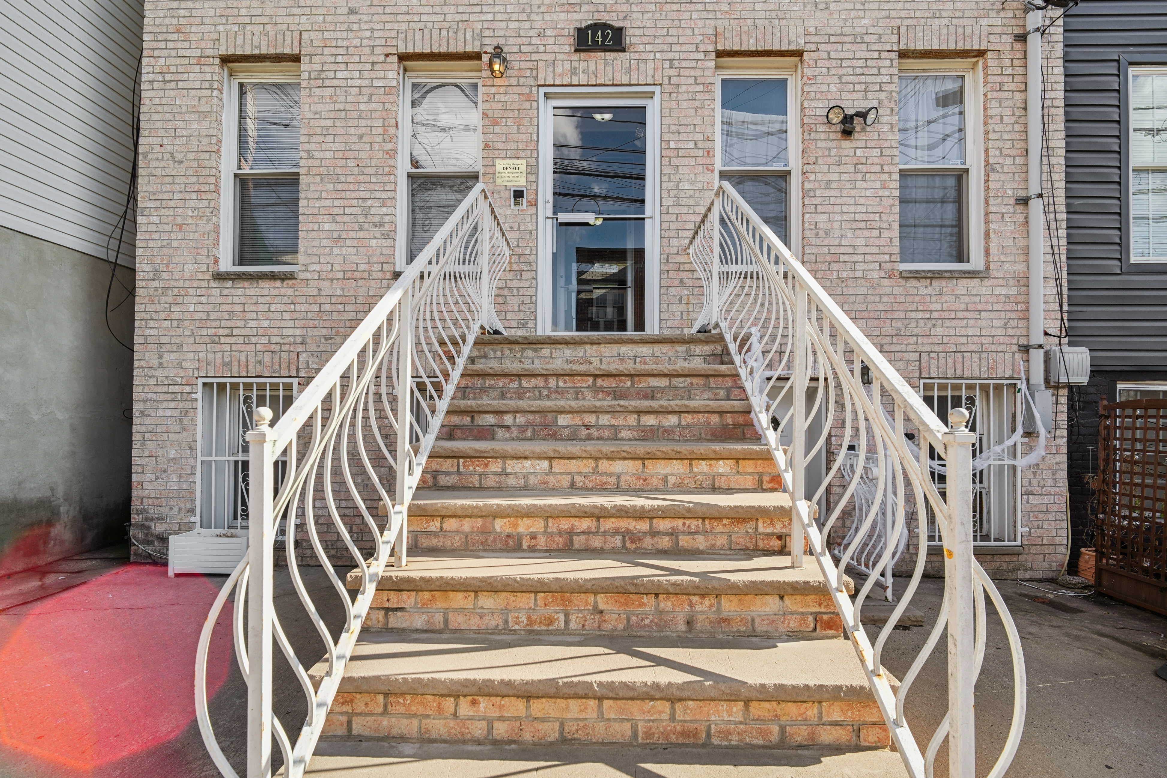 142 Webster Avenue , #2L 