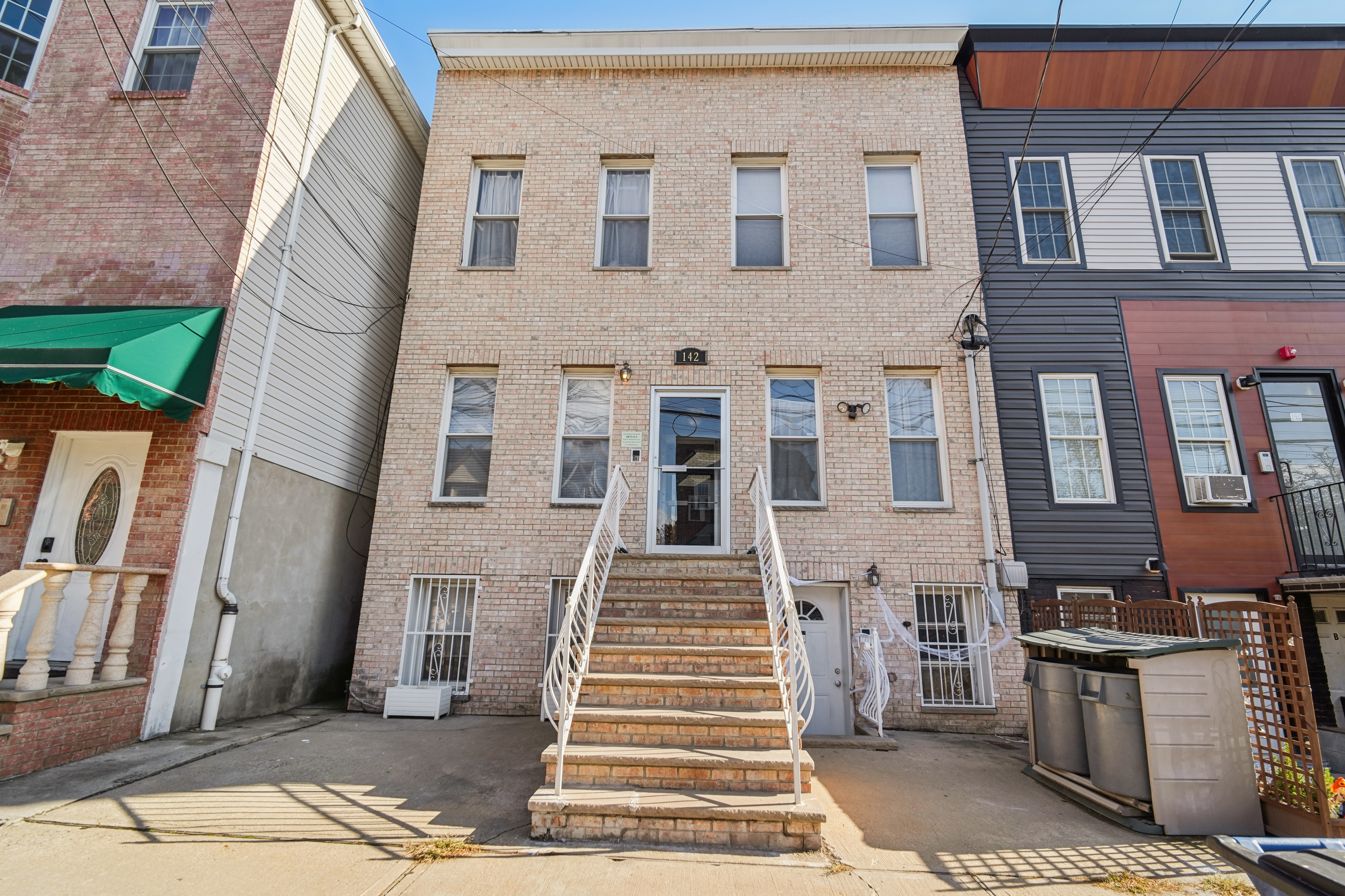 142 Webster Avenue , #2L 