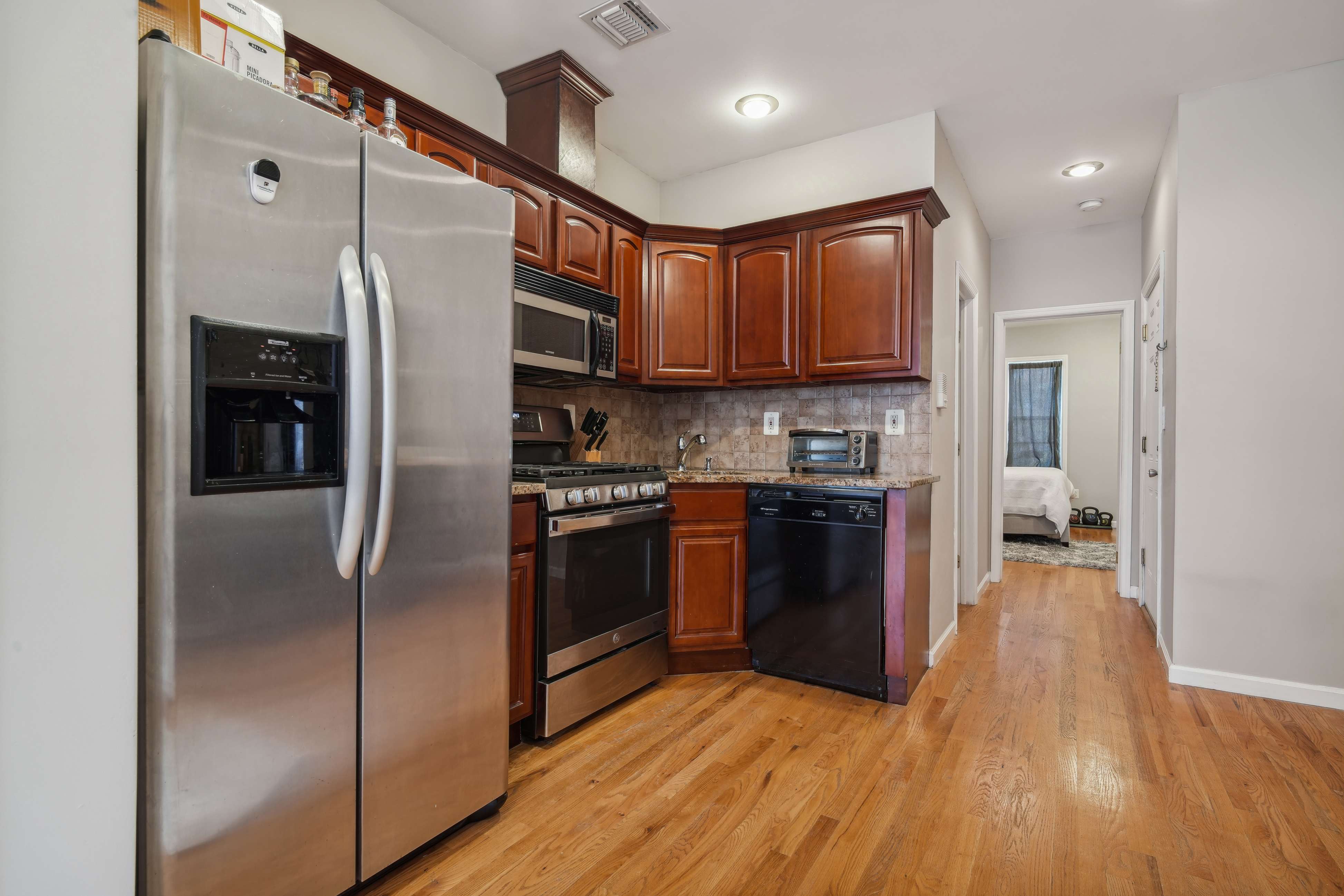 142 Webster Avenue , #2L 