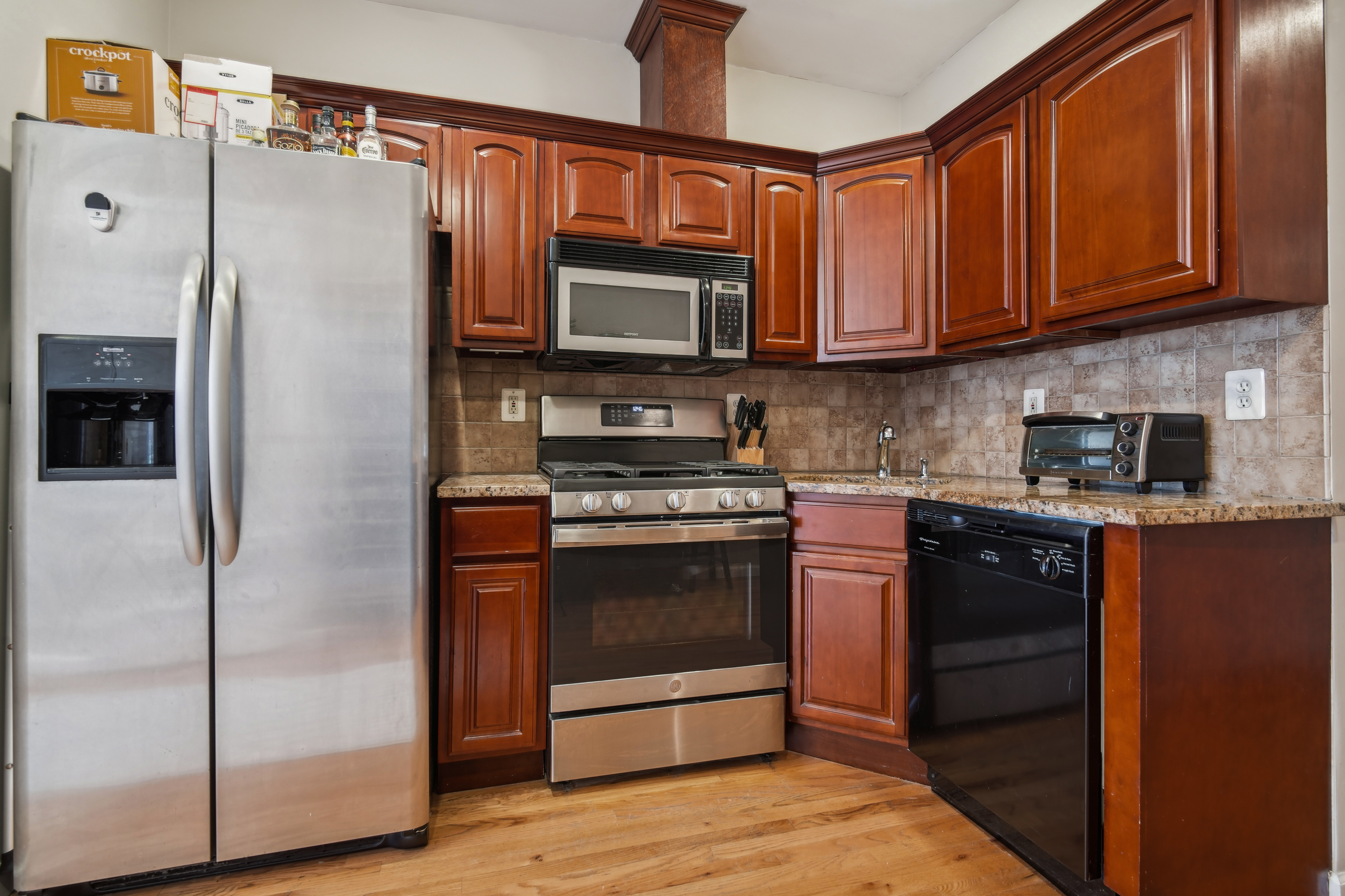 142 Webster Avenue , #2L 