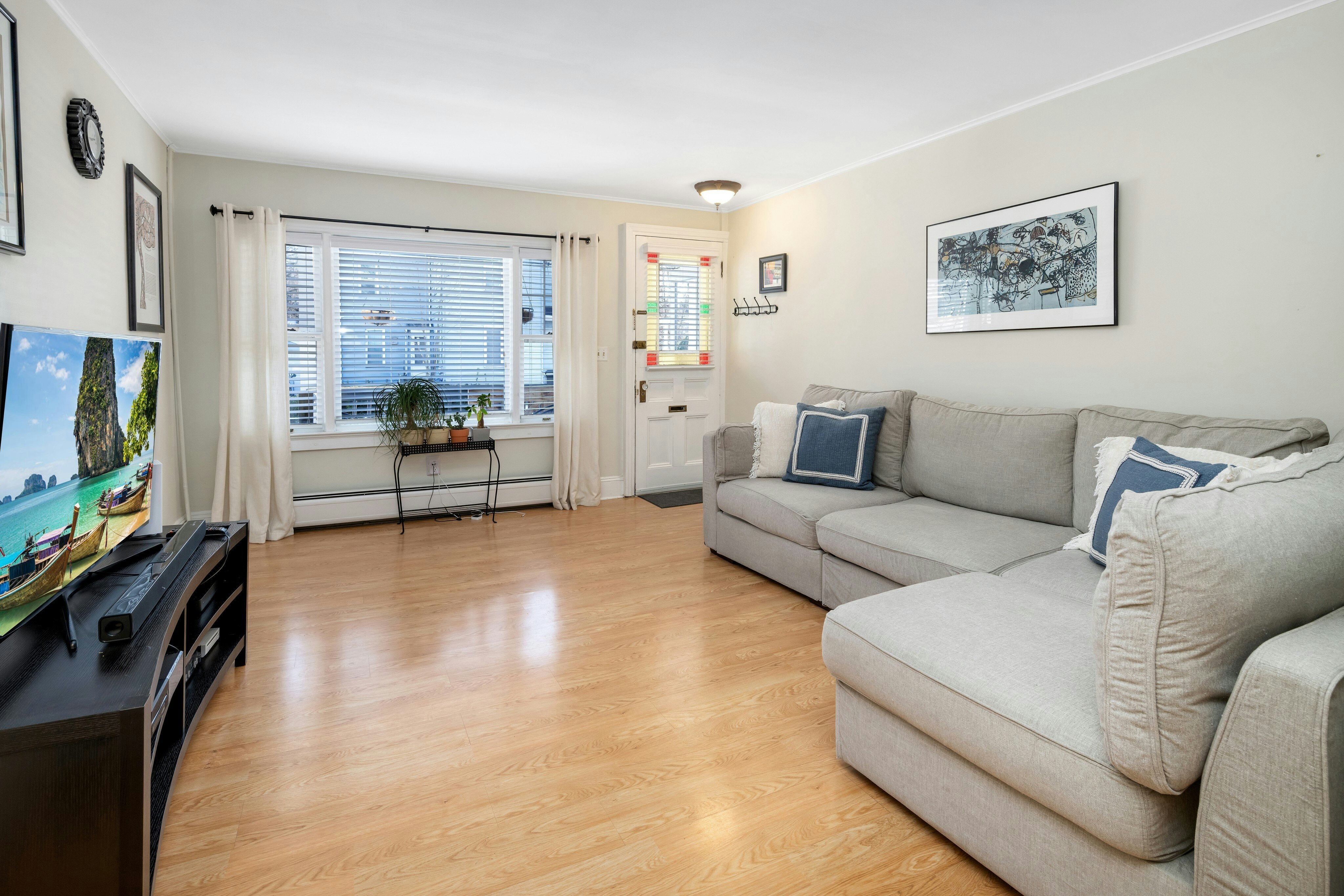 10 Beauvoir Avenue 