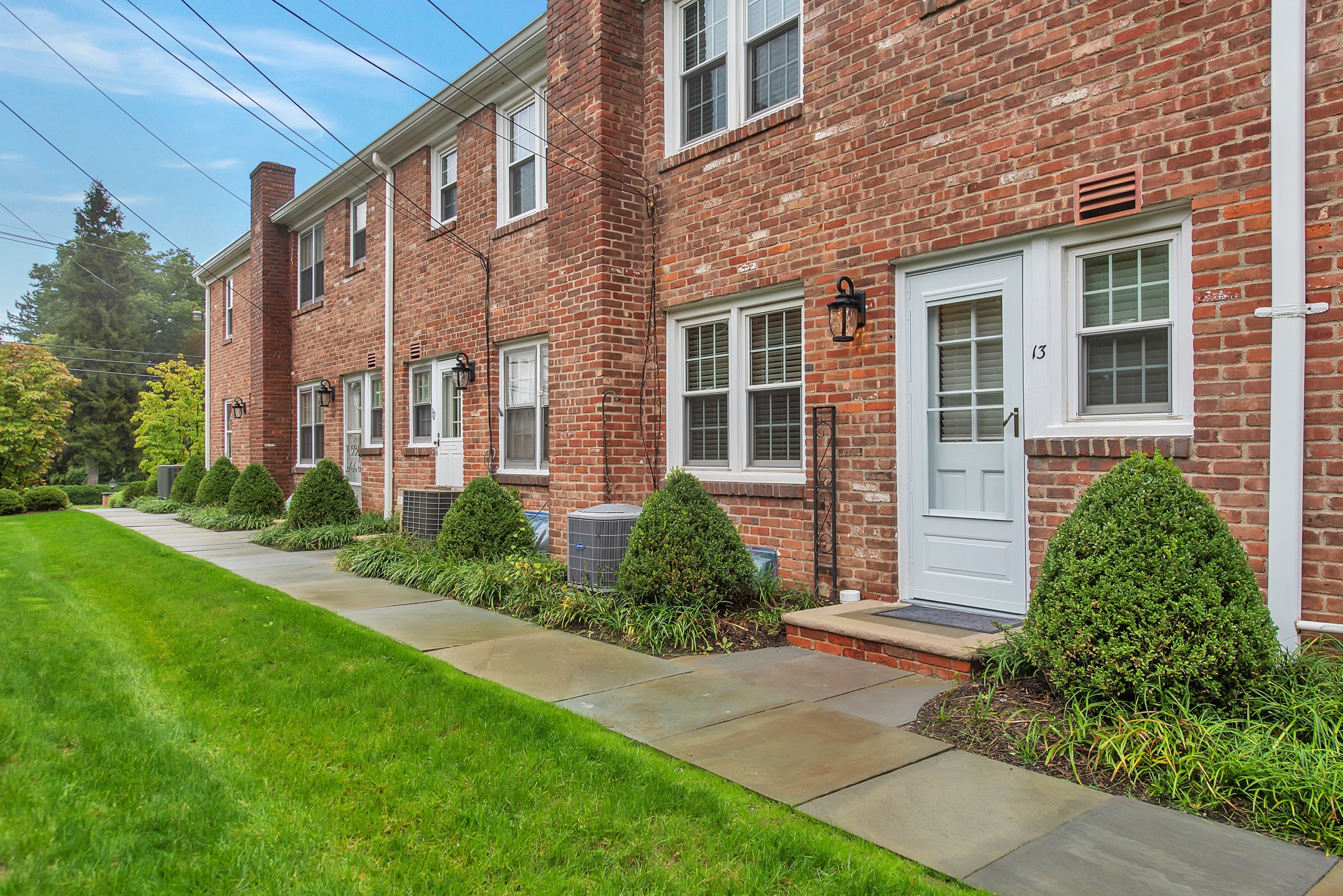 66 New England Avenue, Unit 13 