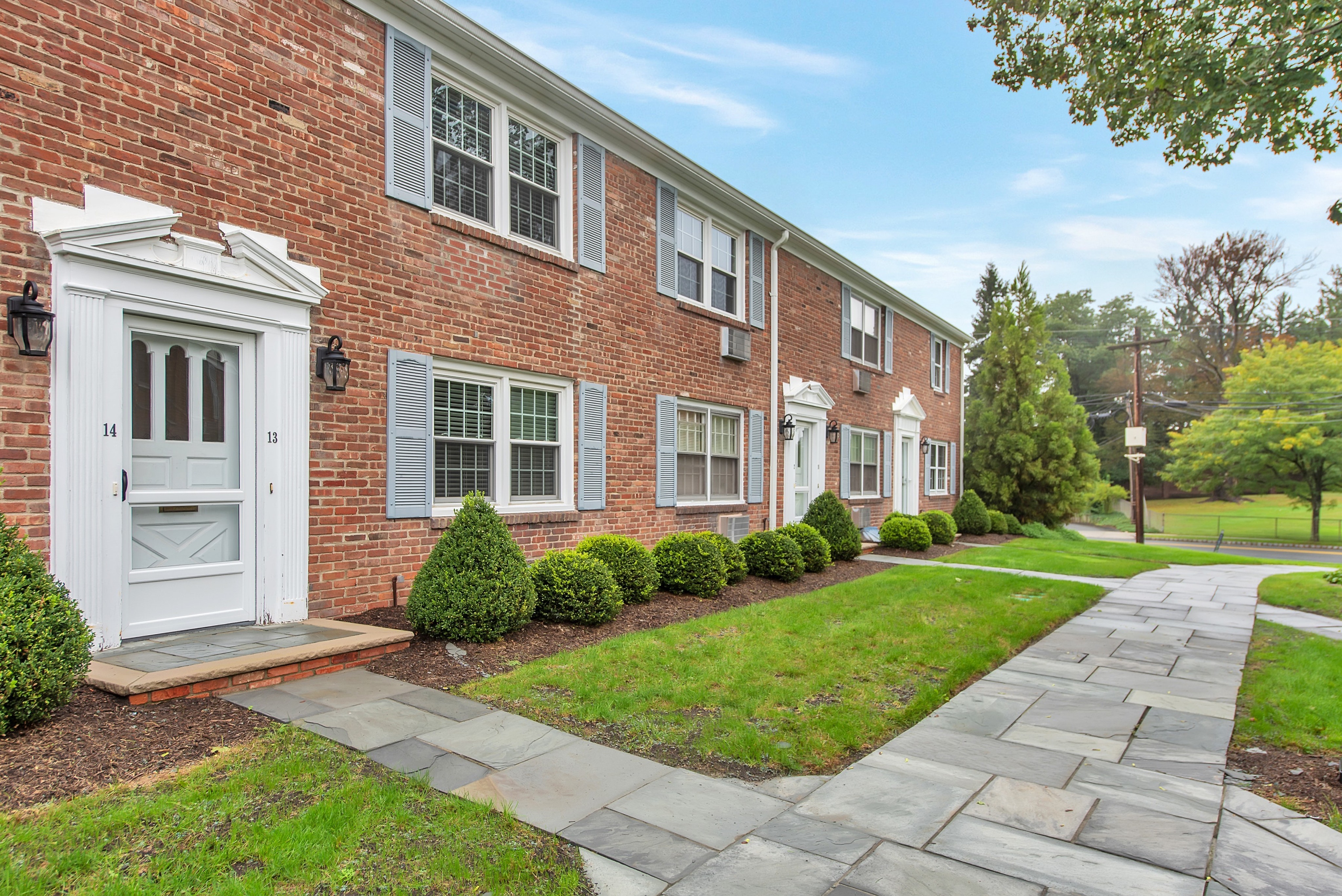 66 New England Avenue, Unit 13 