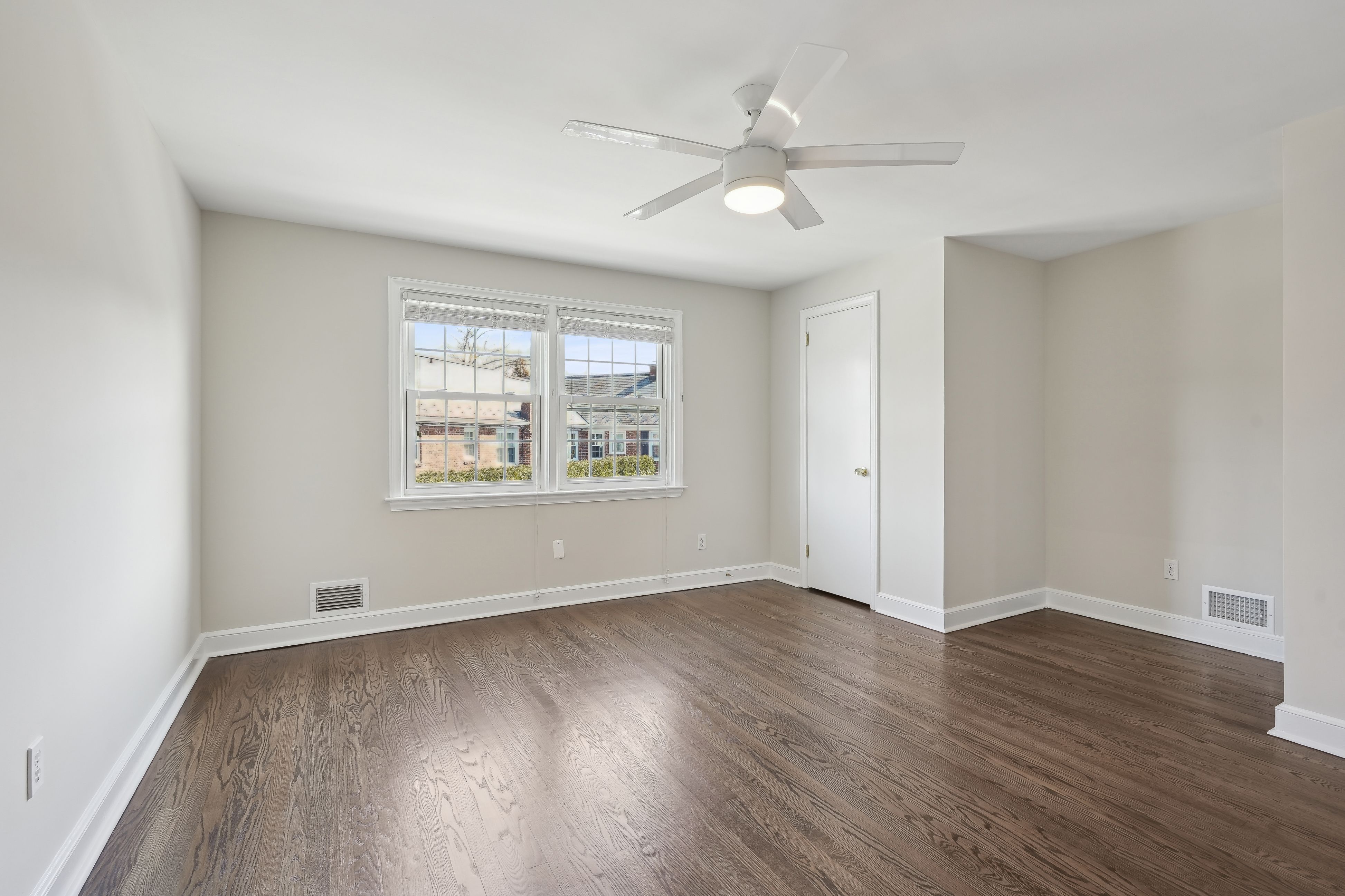 66 New England Avenue, Unit 13 