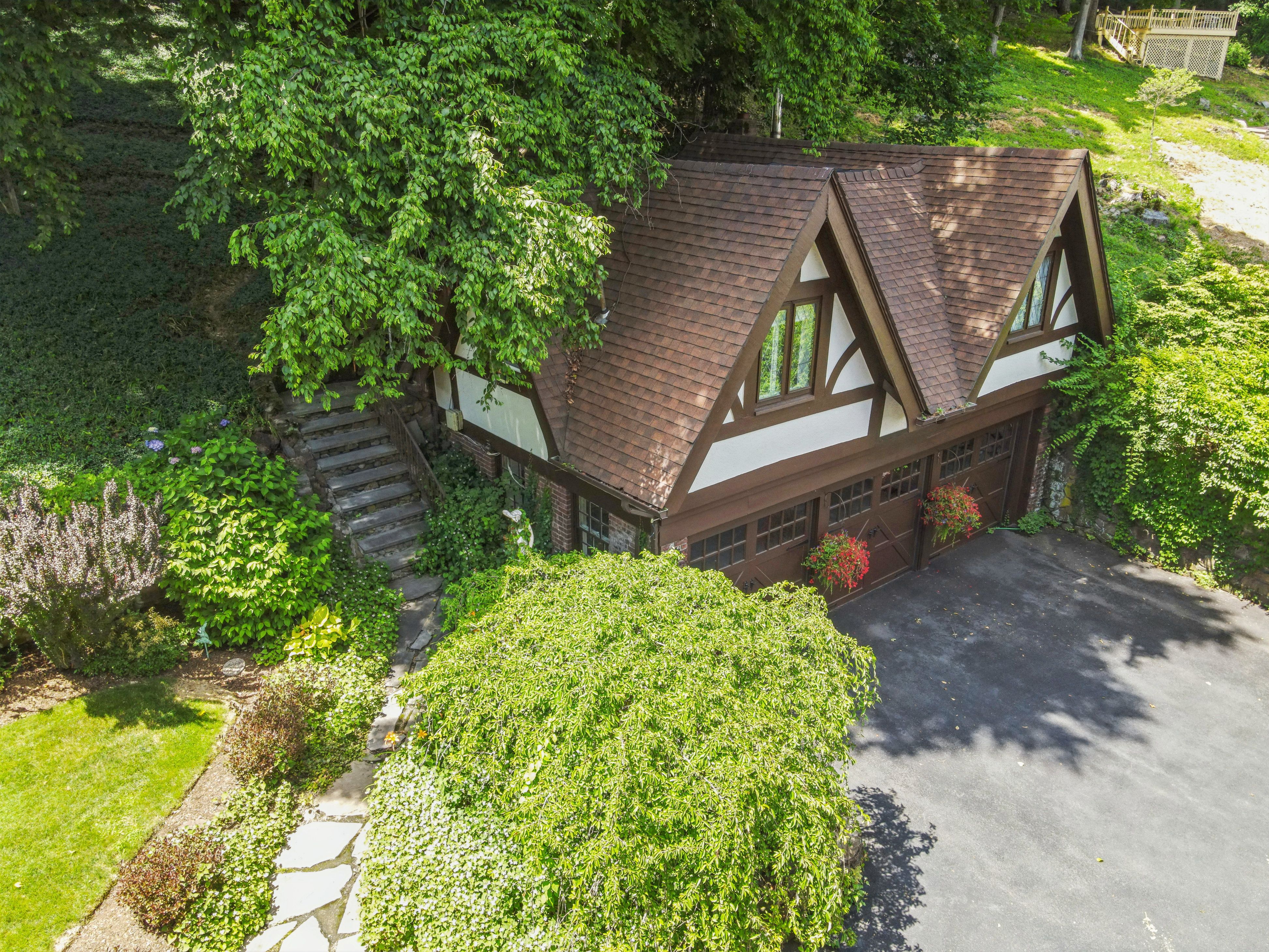 50 Lloyd Road 