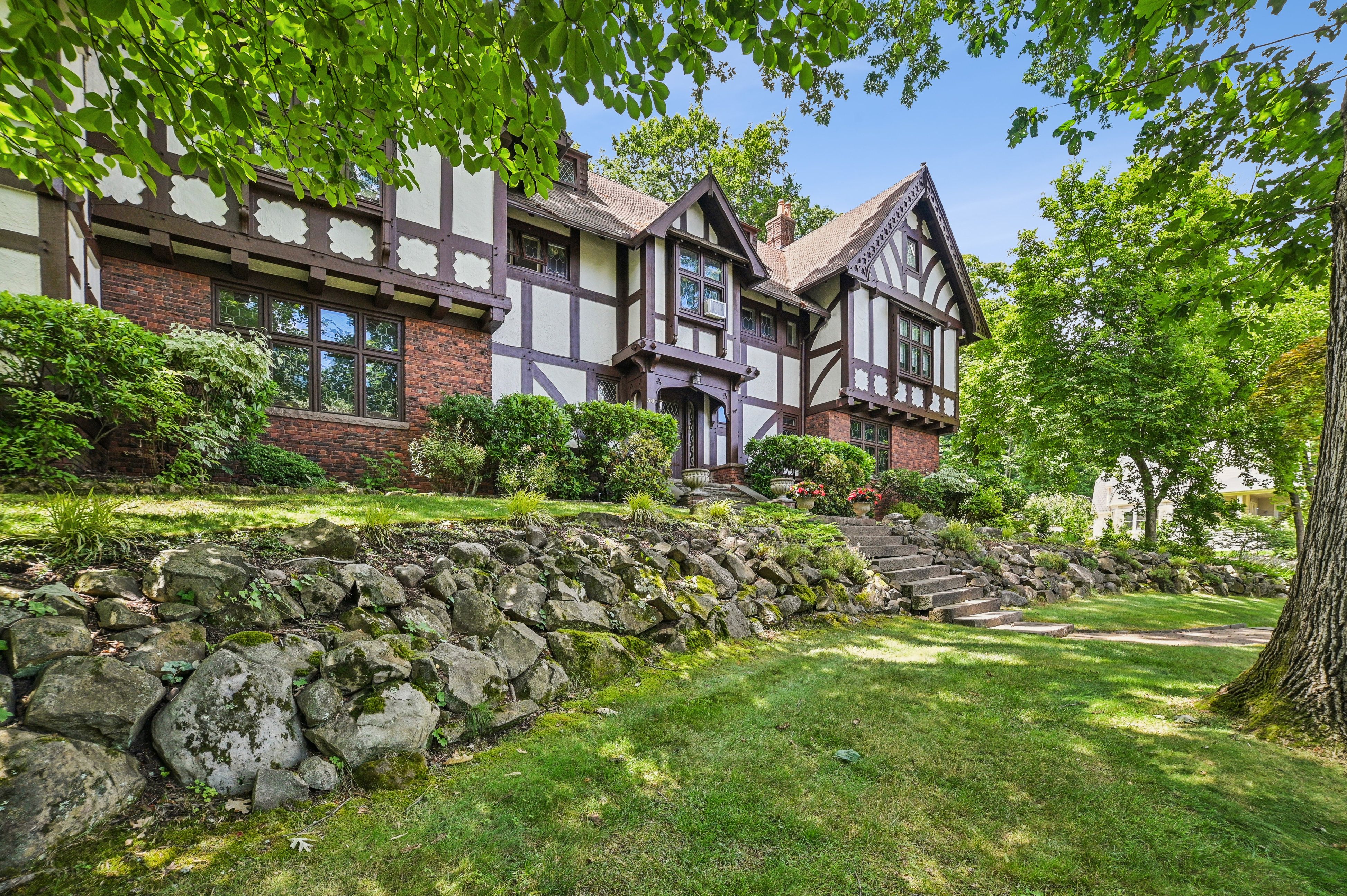 50 Lloyd Road 