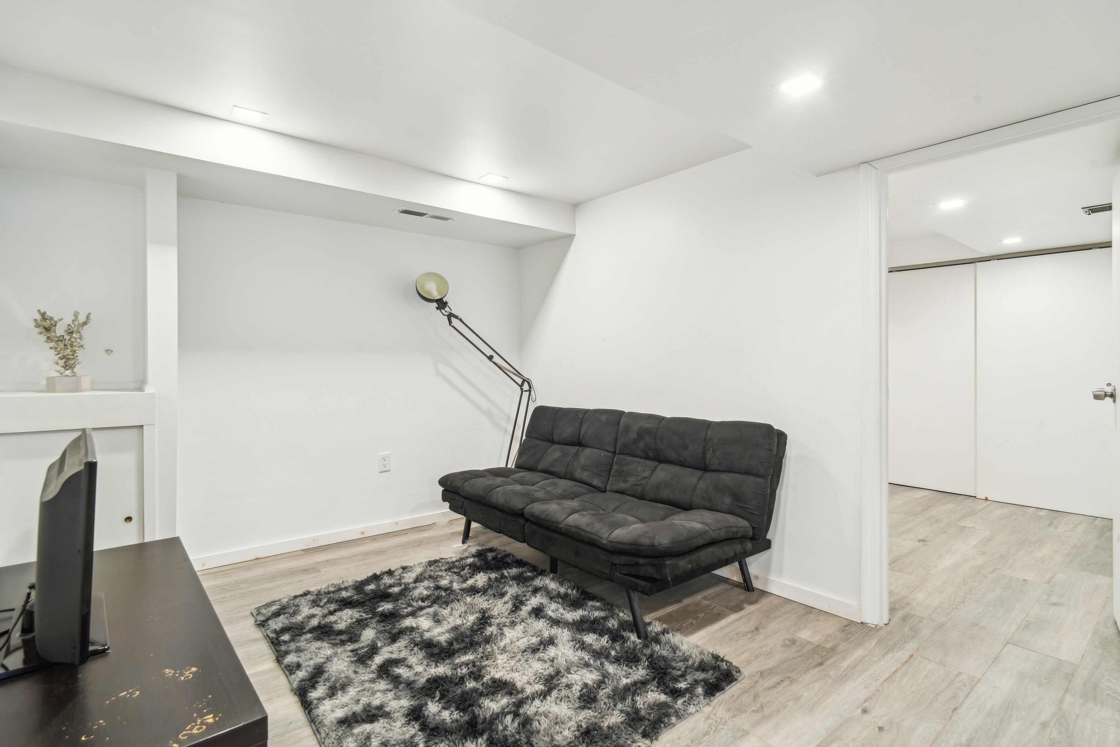 163 Kent Street 